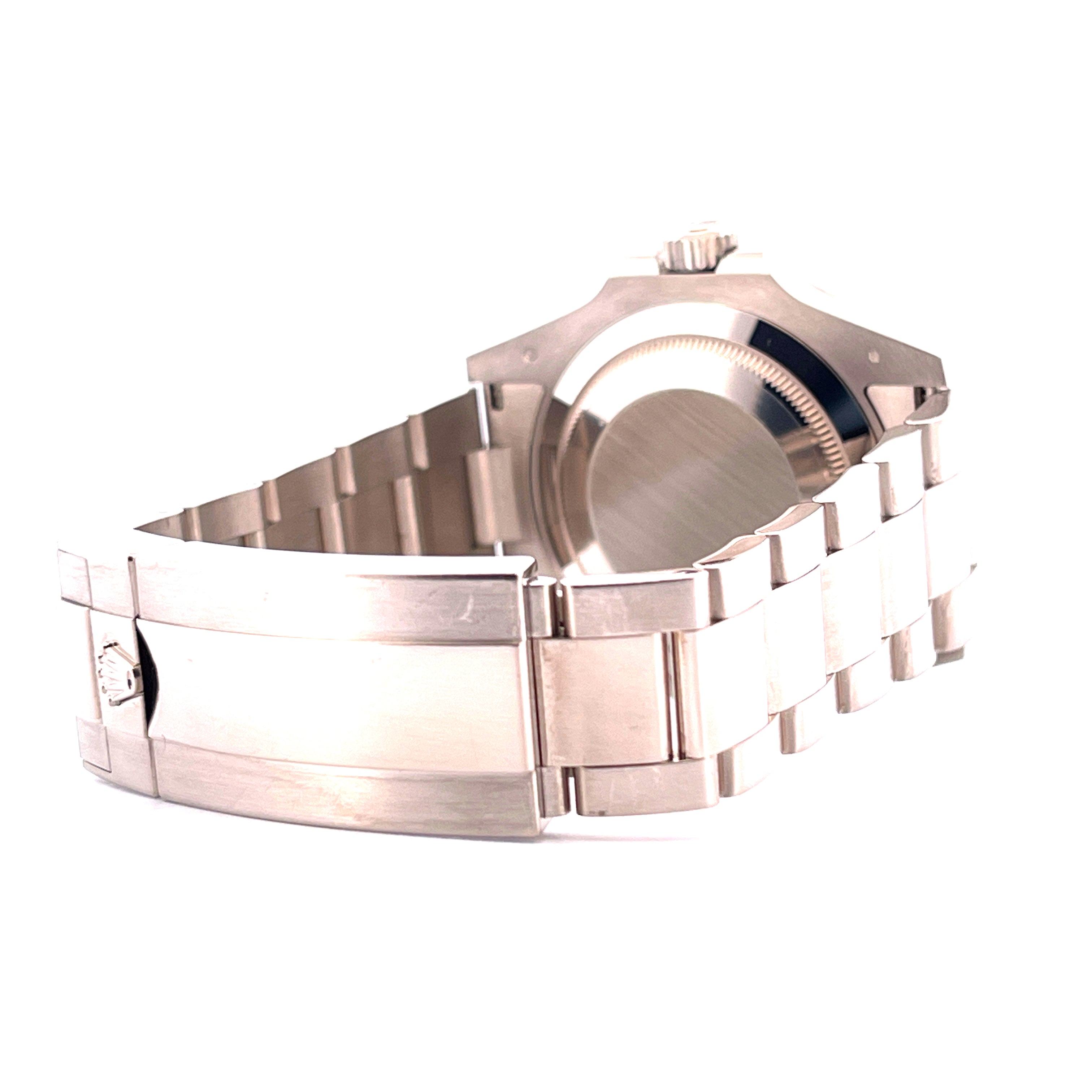 Seitenansicht einer Rolex Submariner Date 126619LB aus Weißgold mit Faltschließe