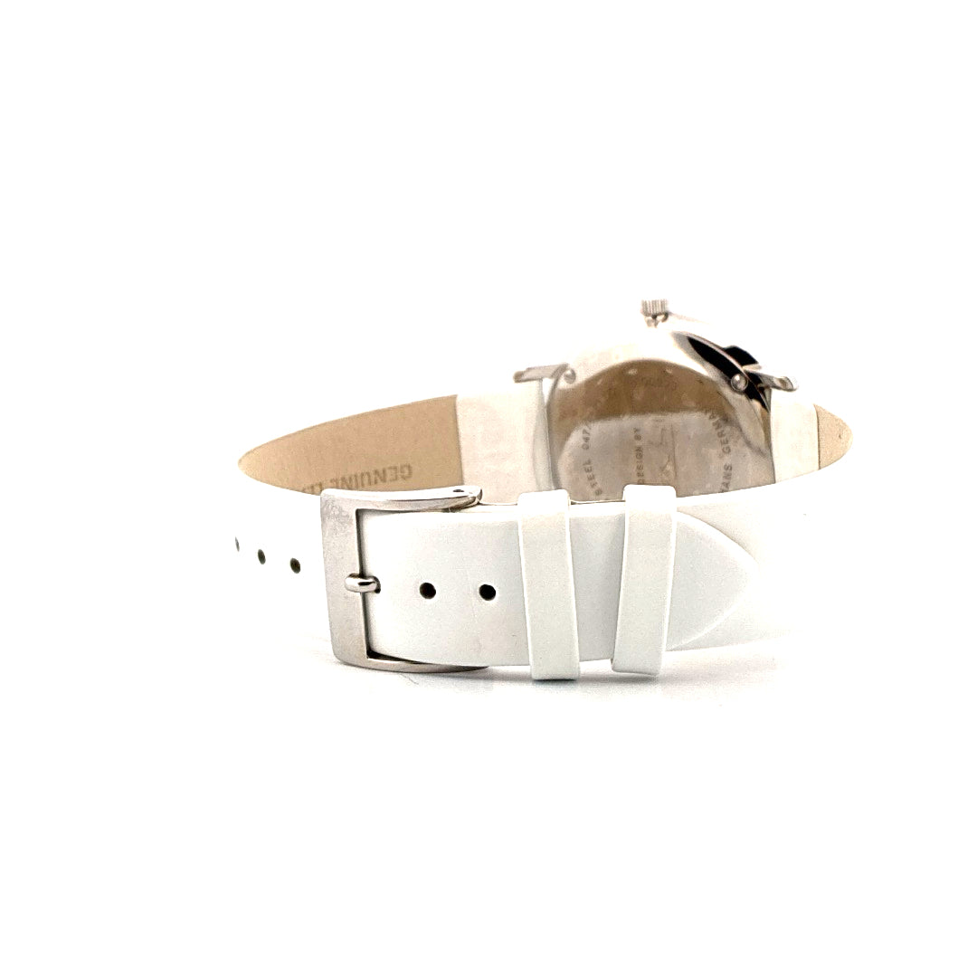 Junghans Max Bill Lady aus Edelstahl mit weißem Lederarmband und Silberschließe Seitenansicht