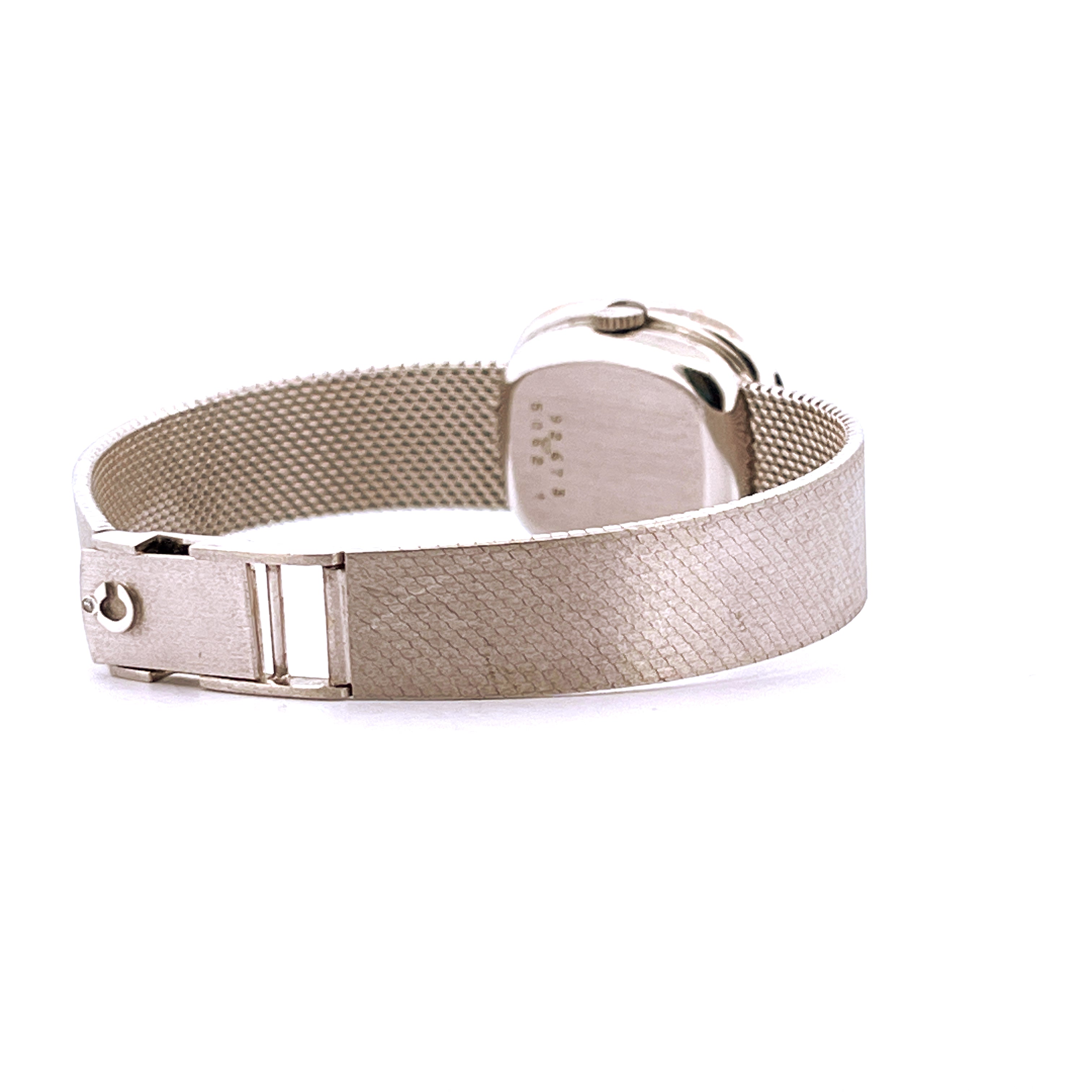 Seitenansicht einer Chopard Classic Armbanduhr aus Weißgold mit Mesh-Armband und Schließe