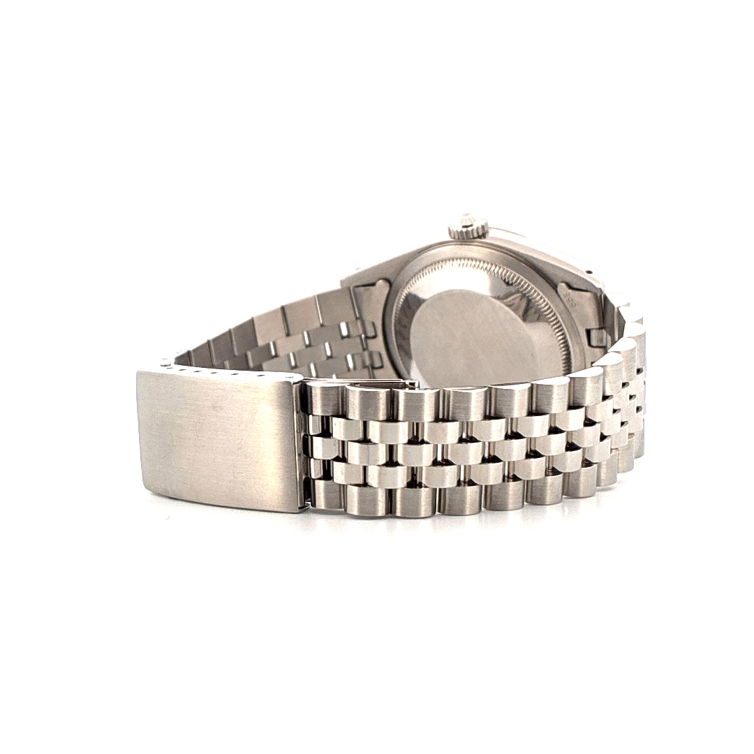 Rolex Datejust 36 Silber Armband aus Stahl mit Schliesse in Seitenansicht auf weissem Hintergrund