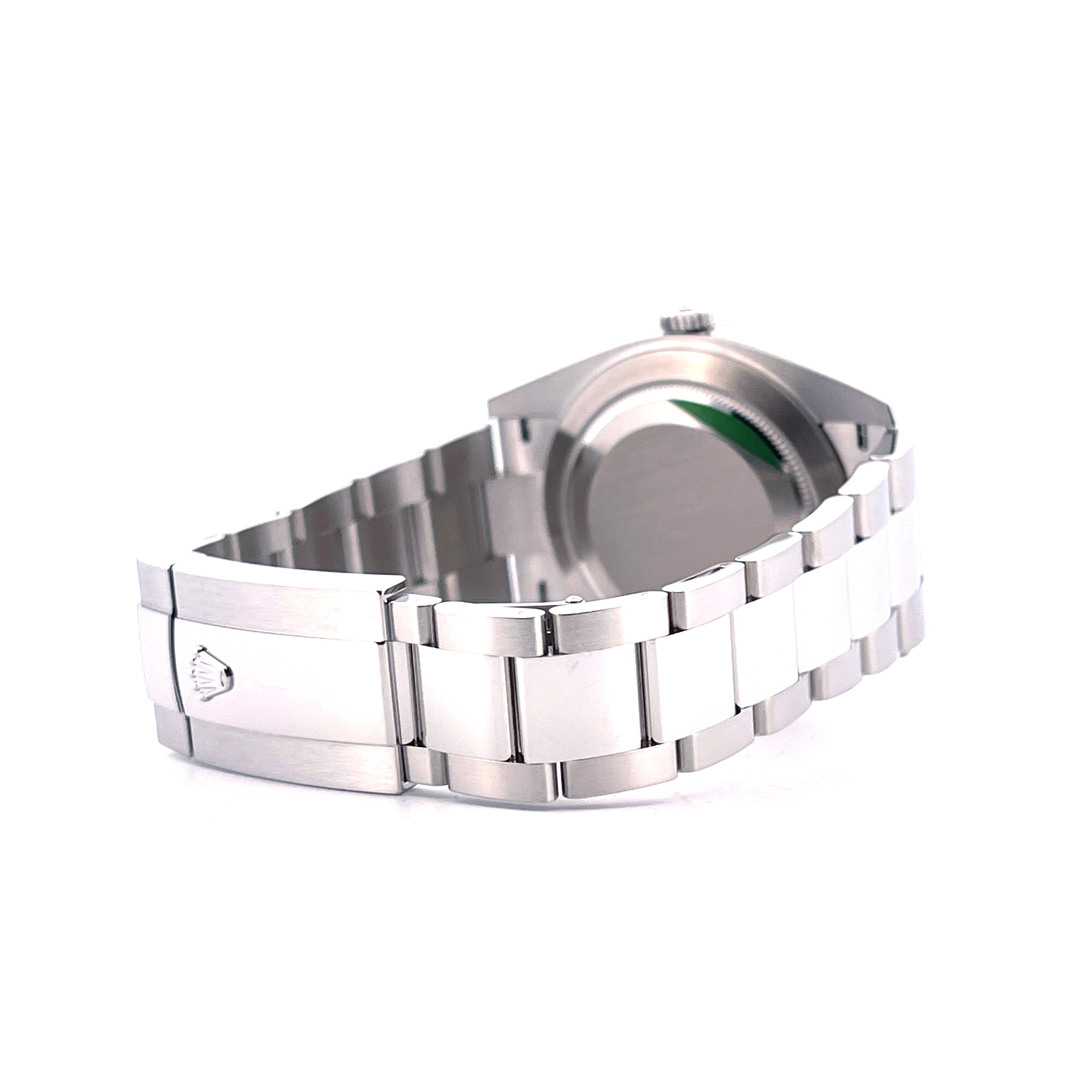 Rolex Datejust 41 aus Edelstahl in Seitenansicht mit Oyster-Armband und Schließe