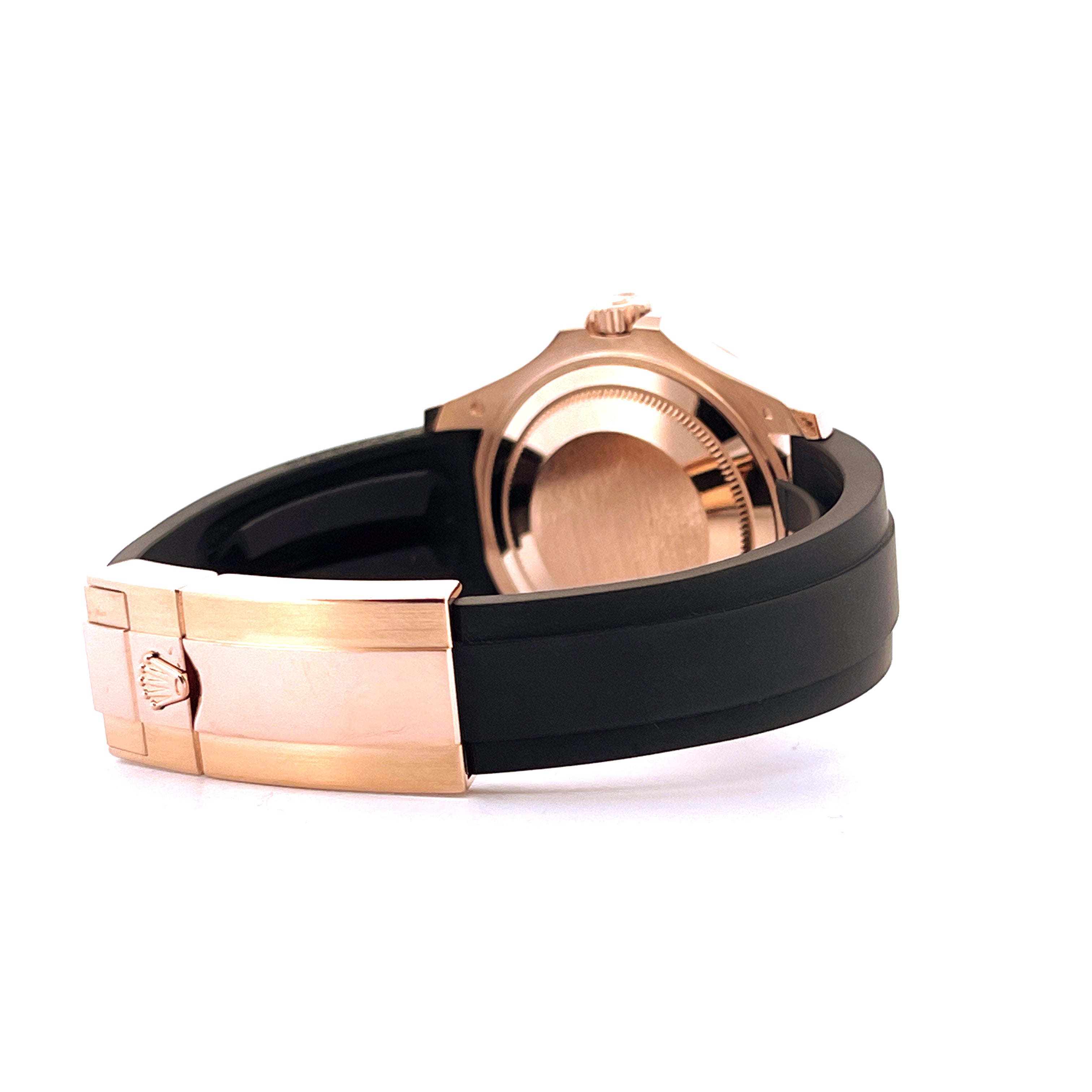 Rolex Yacht-Master 37 Everose Oysterflex, Seitenansicht der Roségold-Schließe und des schwarzen Oysterflex-Armbands