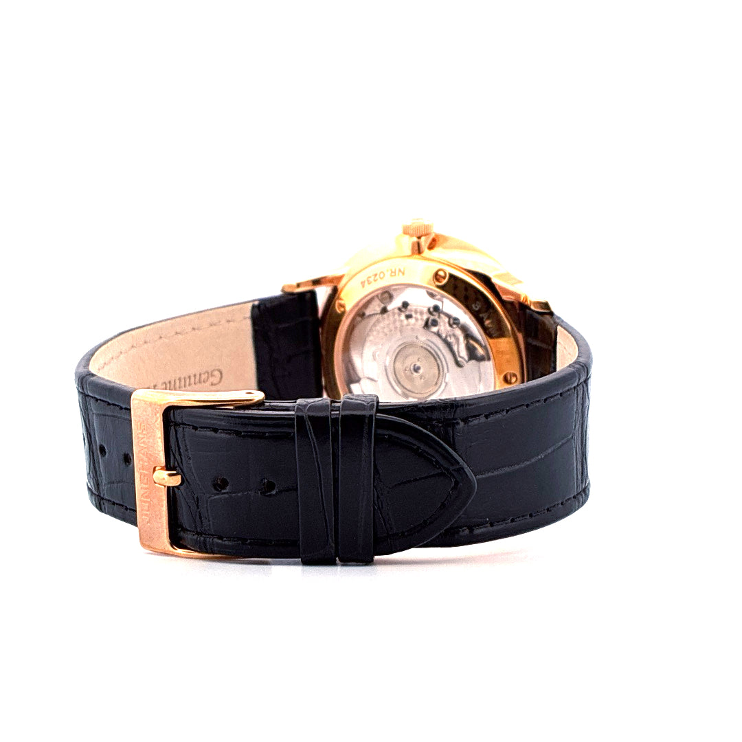 Junghans Meister Agenda Rückansicht mit Automatikwerk und schwarzem Lederarmband