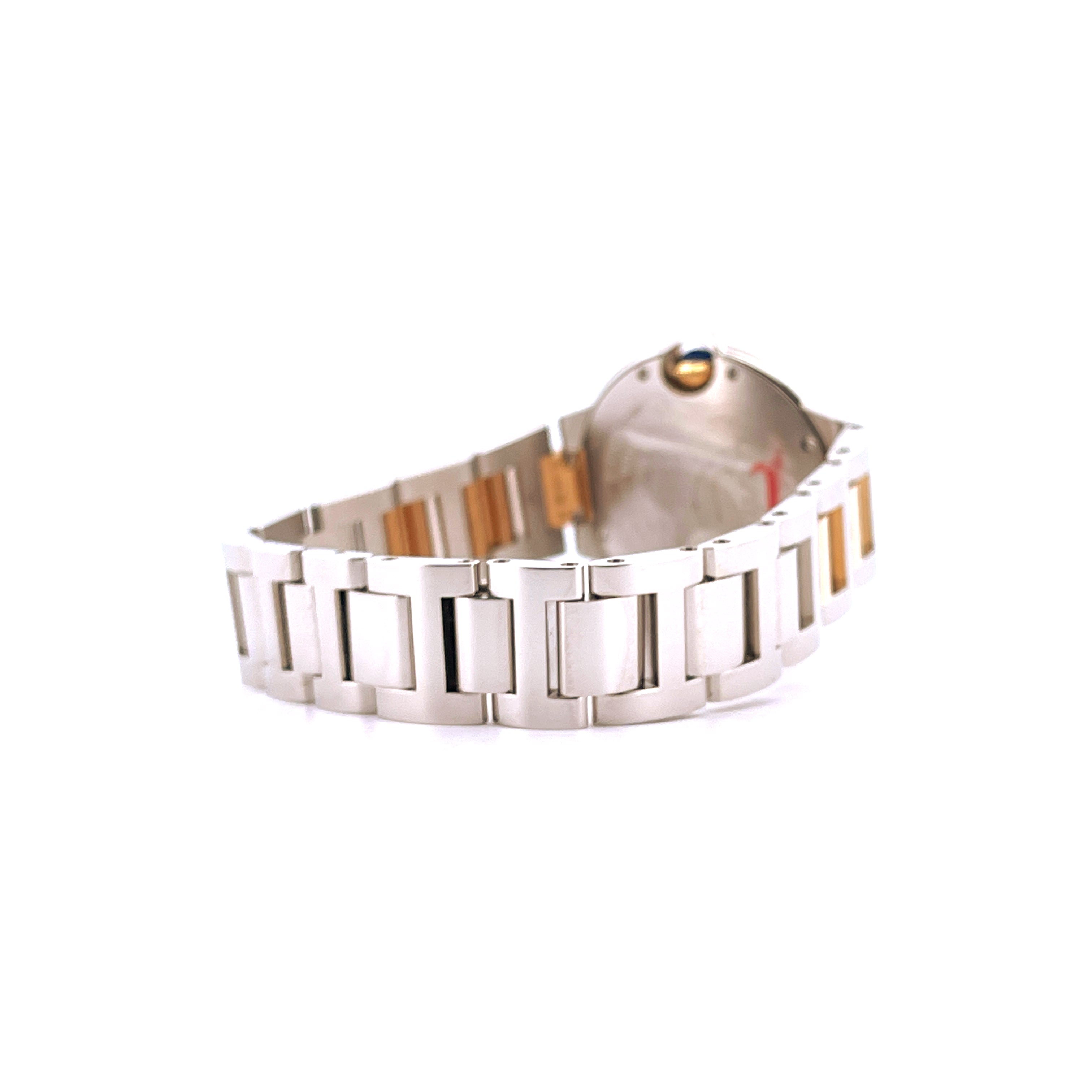 Cartier Ballon Bleu 33 mm Stahl & Gold Uhr von der Seite auf weißem Hintergrund
