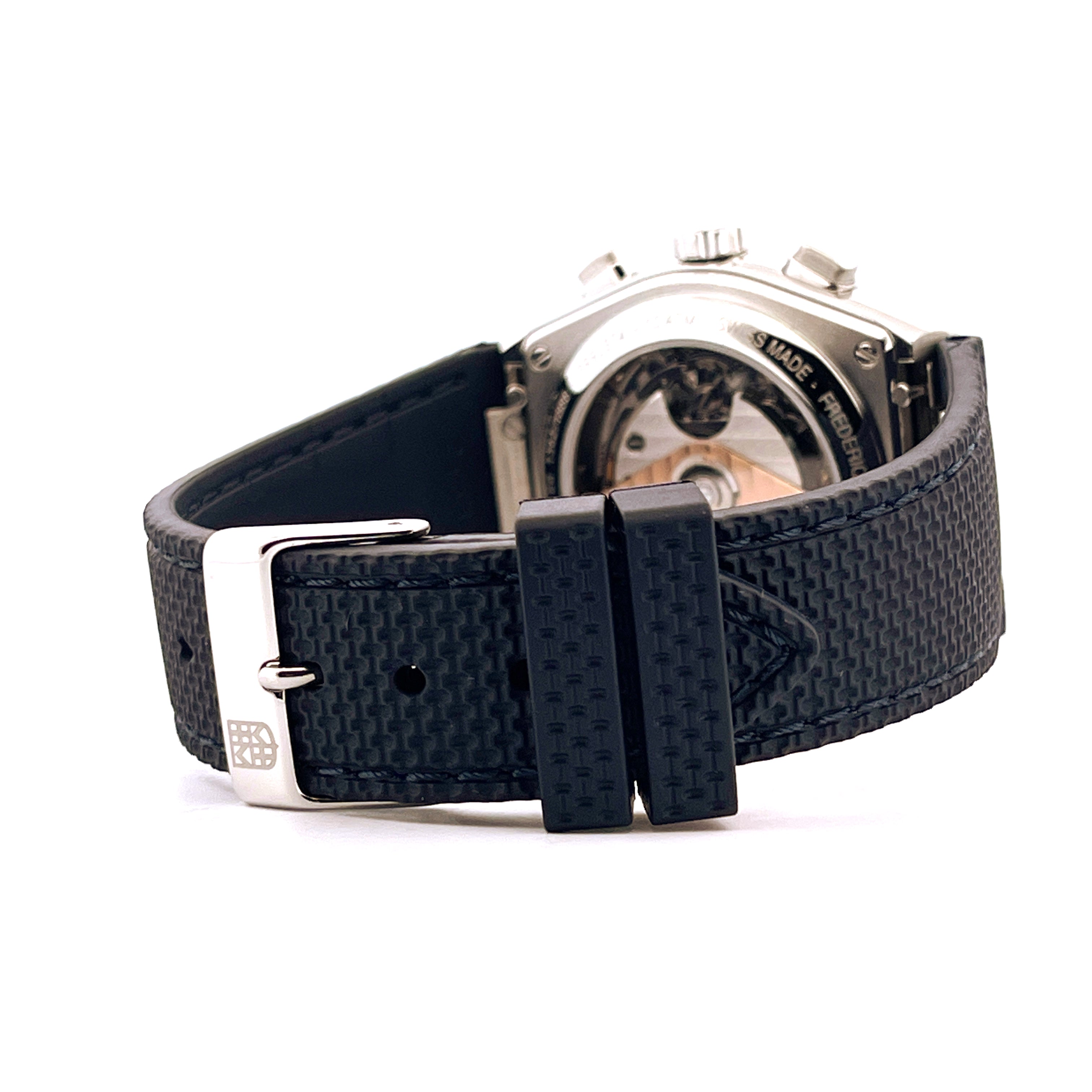 Seitenansicht der Frederique Constant Highlife Chronograph mit schwarzem Armband und Edelstahlschließe