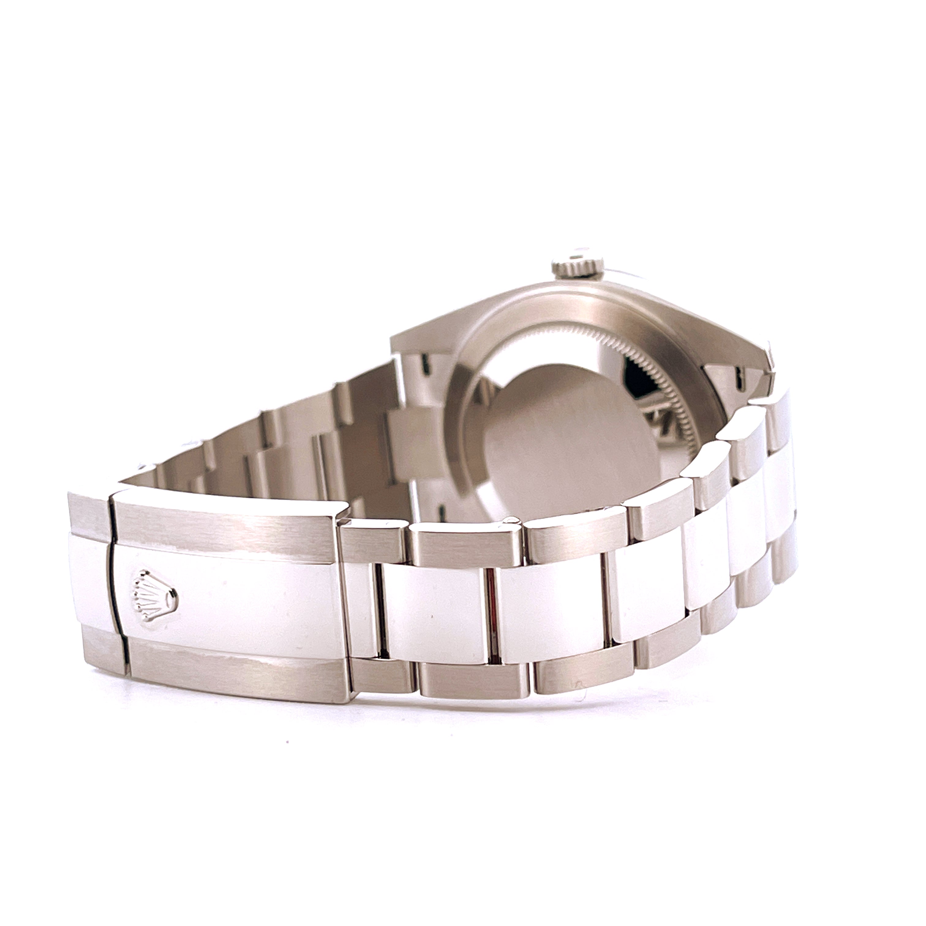 Seitenansicht einer Rolex Datejust 41 aus Stahl mit Oyster-Armband und Krone auf weißem Hintergrund