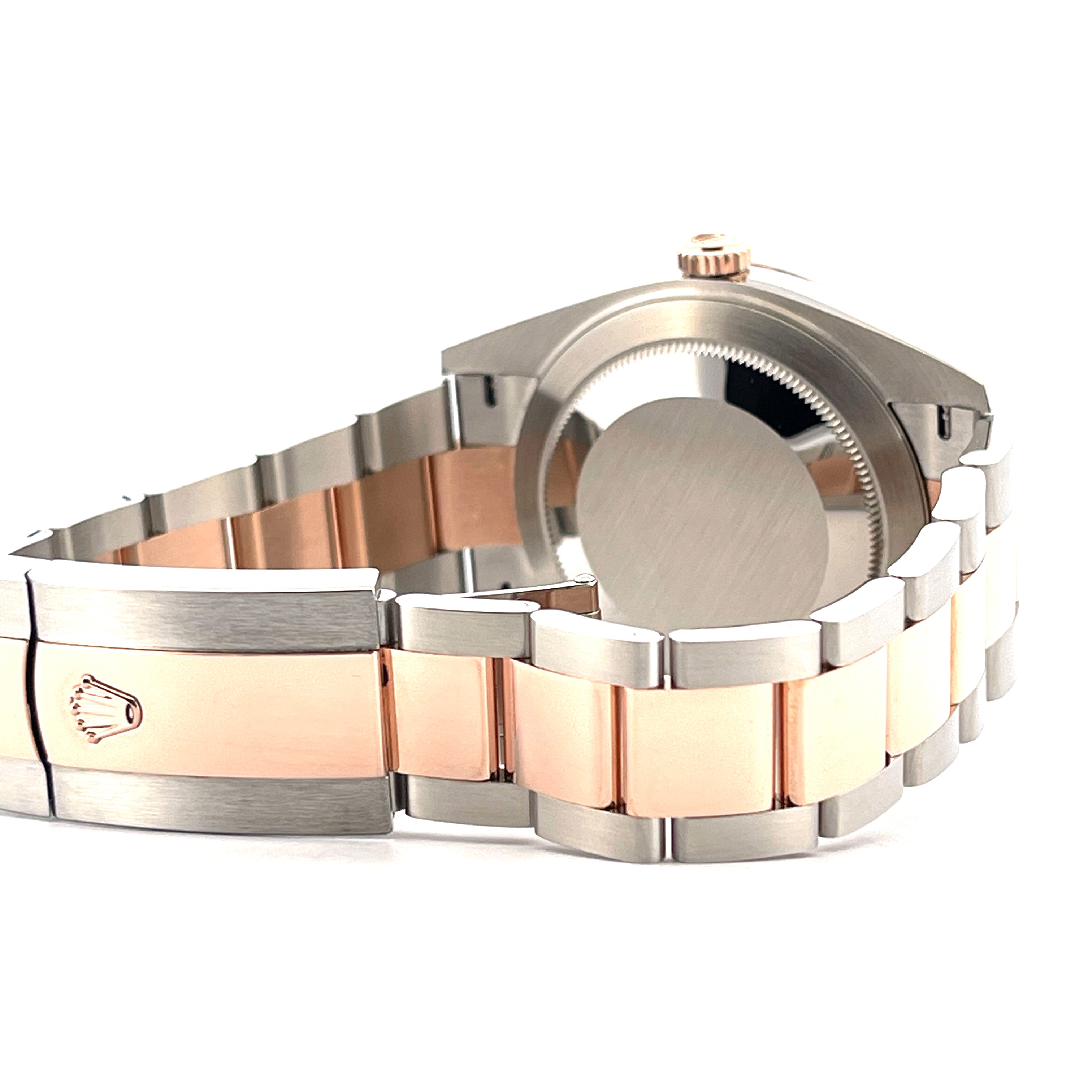 Detailansicht einer Rolex Datejust 41 im Stahl- und Golddesign mit Blick auf das Armband