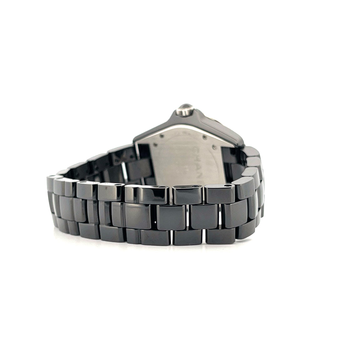 Chanel J12 GMT Keramik schwarz von der Seite gesehen ungetragen