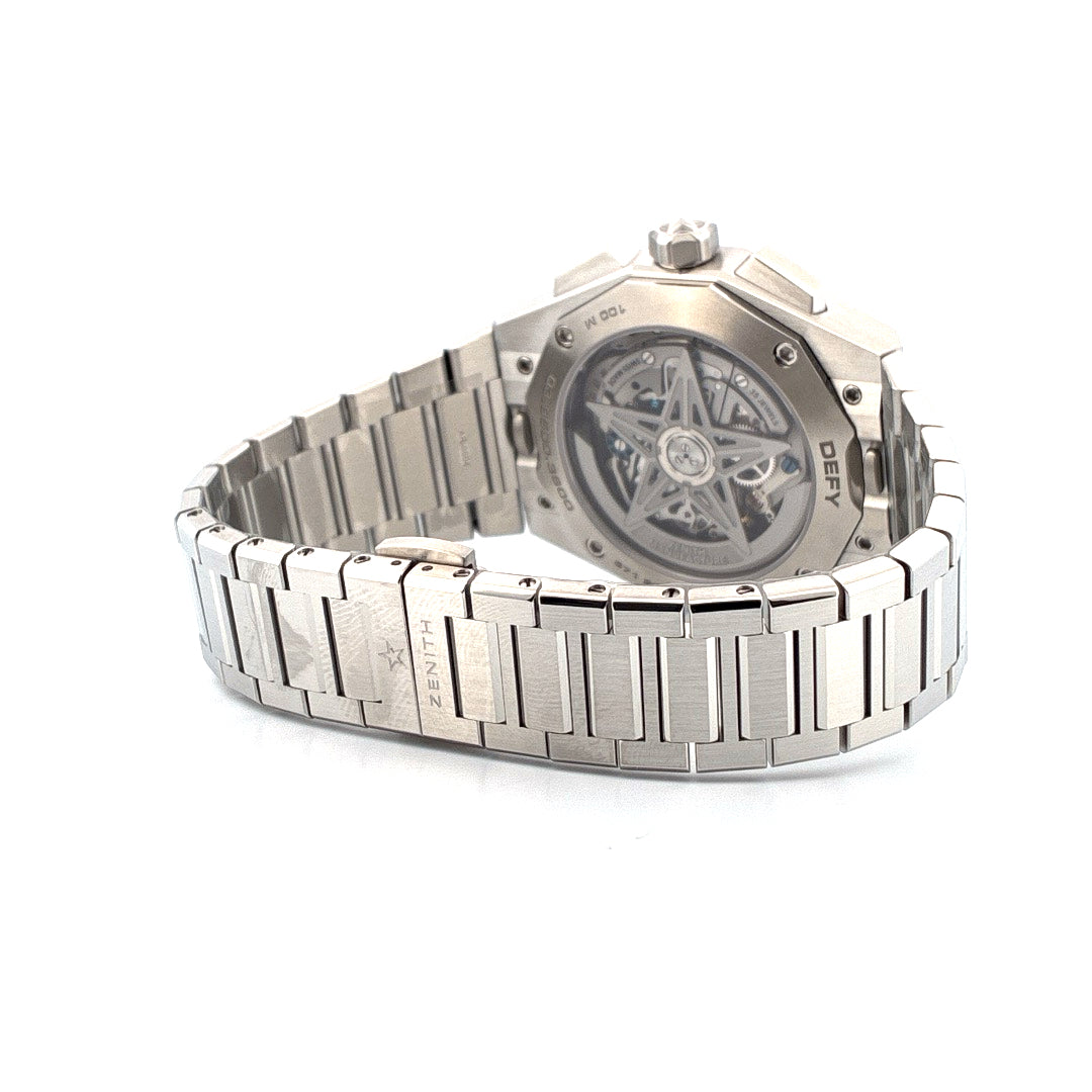Zenith Defy Skyline Chronograph Edelstahl Automatik Rückseite mit Stern-Dekor auf weißem Hintergrund