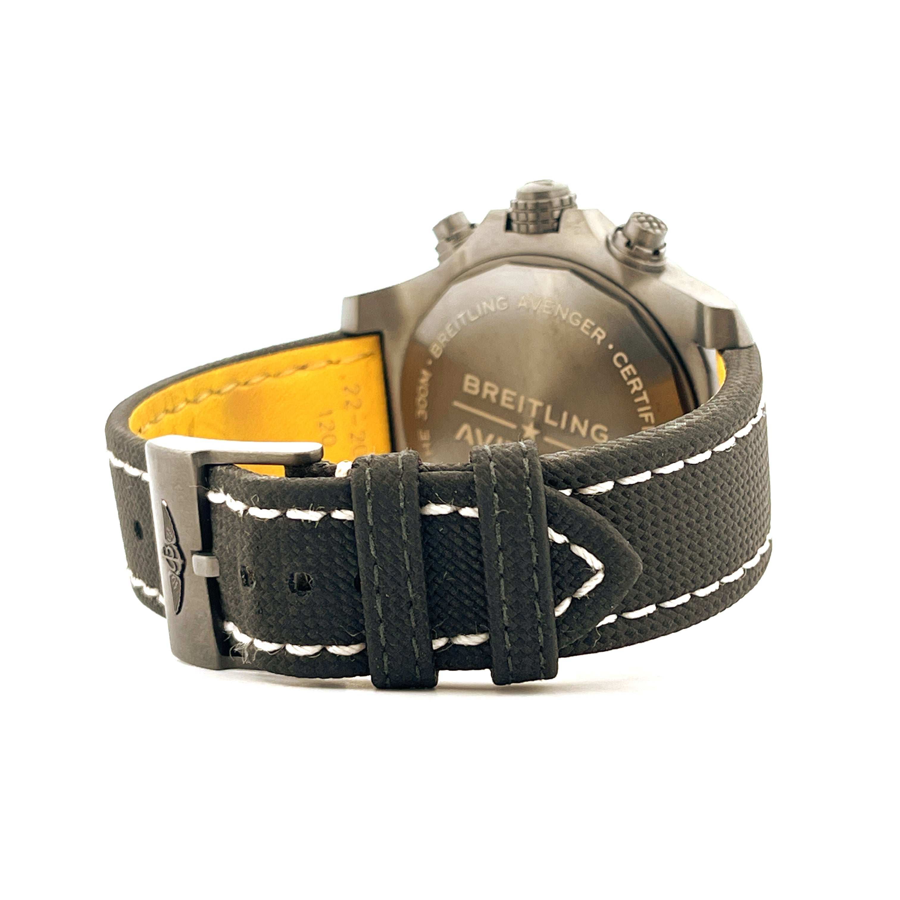 Breitling Avenger Chronograph Night Mission aus Titan mit schwarzem Textilarmband und gelbem Futter