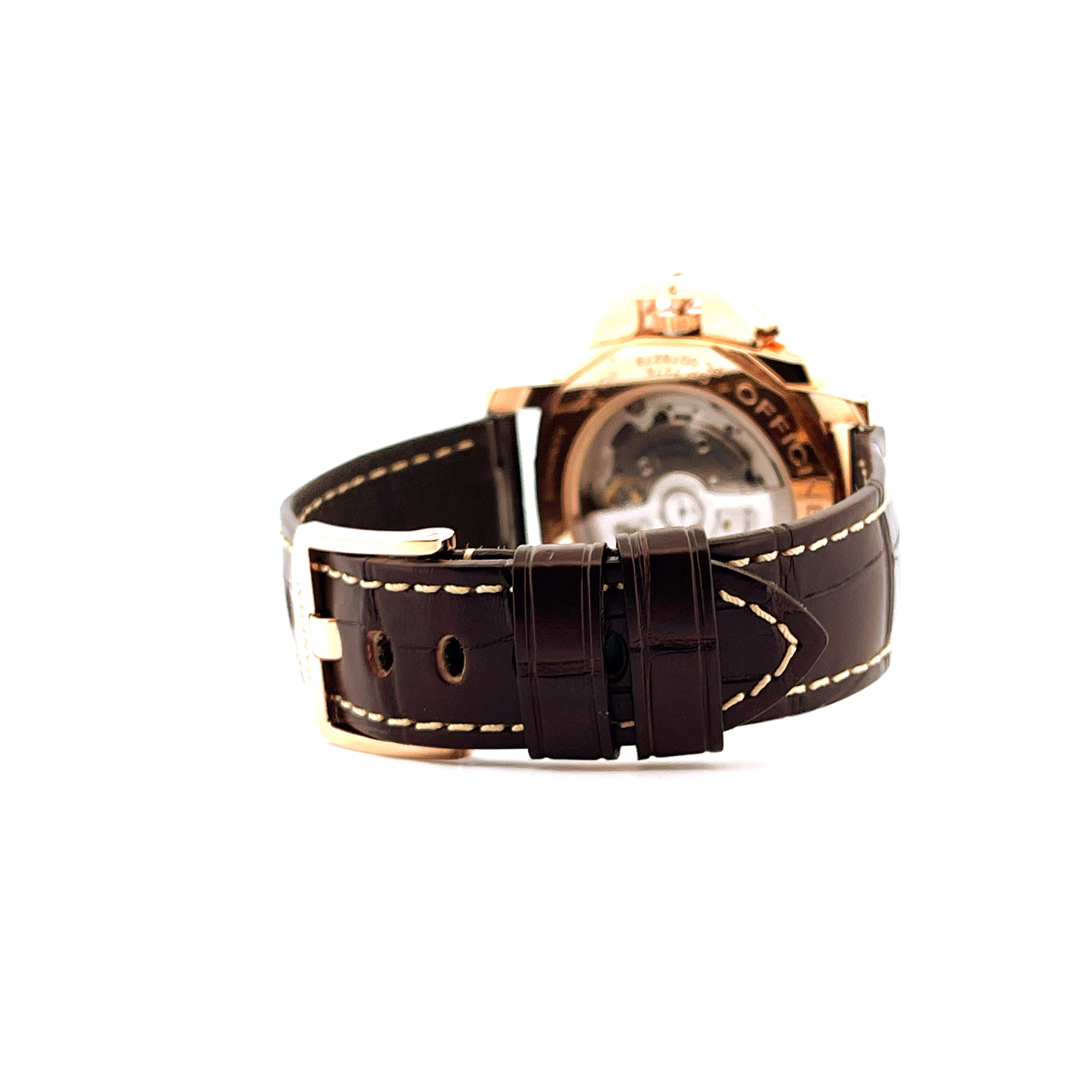 Rückseitenansicht einer Panerai Luminor Due 42mm Roségold mit braunem Krokodillederarmband