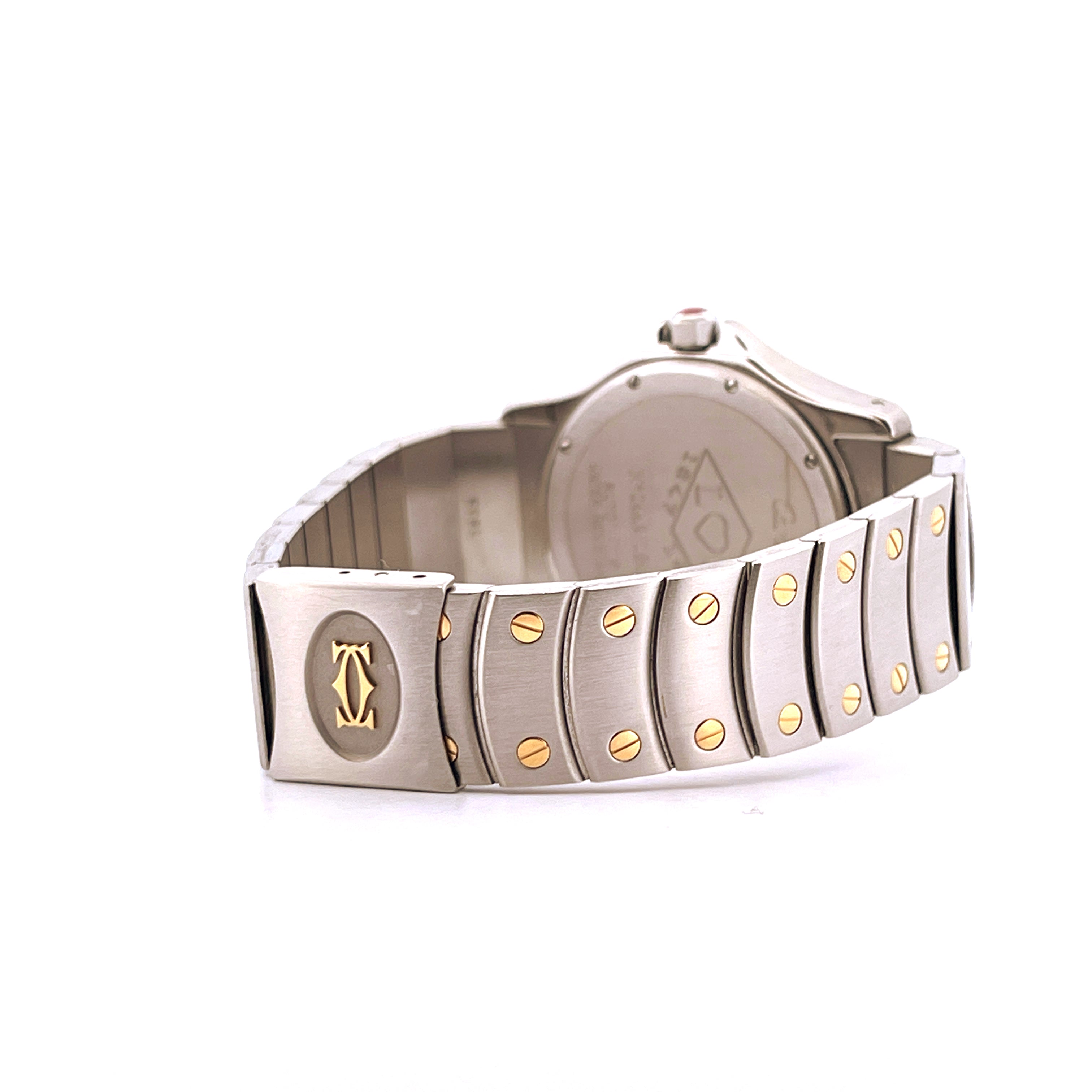 Seitliche Ansicht einer Cartier Santos Ronde 150th Automatic mit Stahl- und Goldarmband und Cartier-Logo