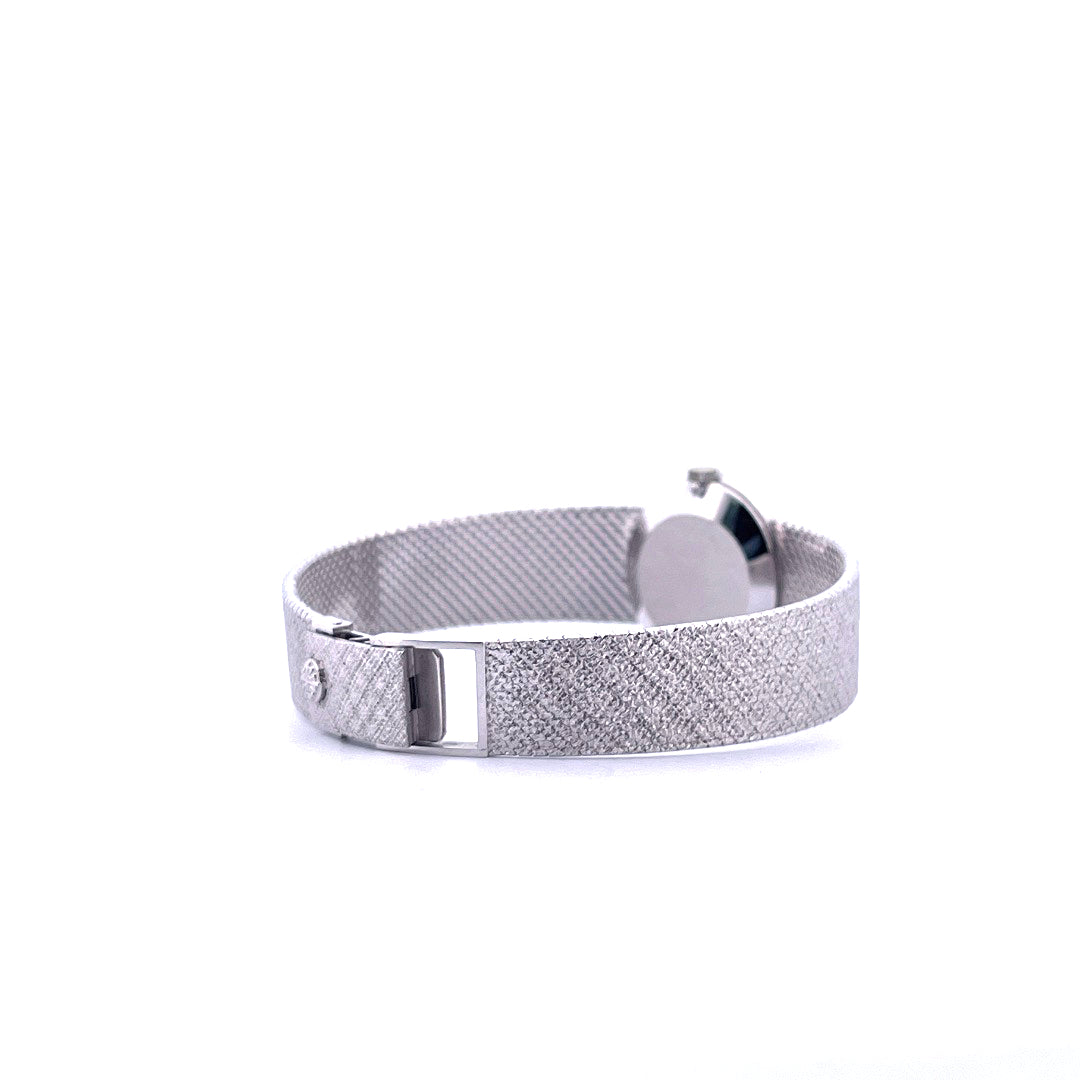 Patek Philippe Ellipse d'Or Weißgold-Damenuhr, seitliche Ansicht mit Mesh-Armband und Dornschließe