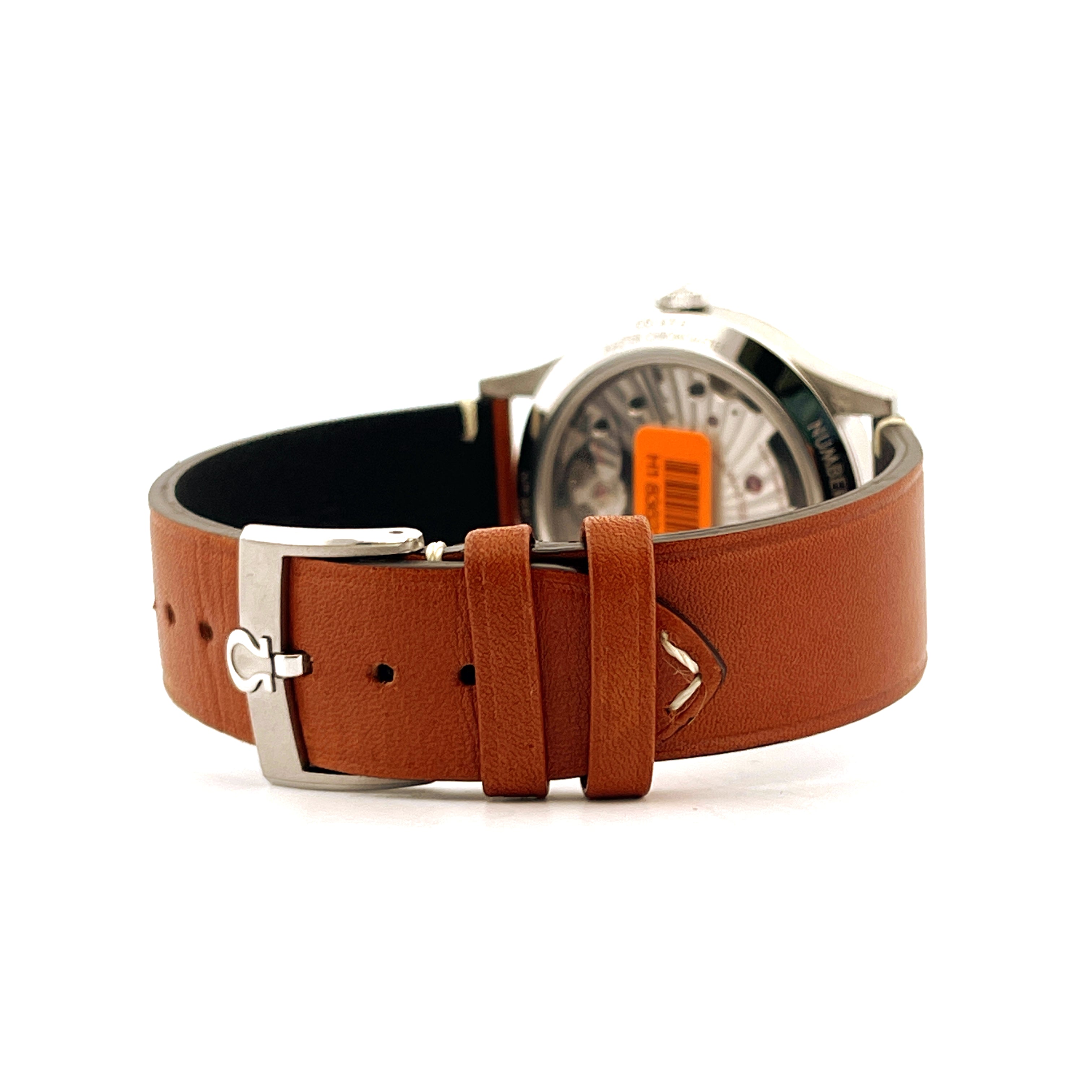 Omega CK 859 mit braunem Lederarmband und silberner Schließe von der Seite auf weißem Hintergrund