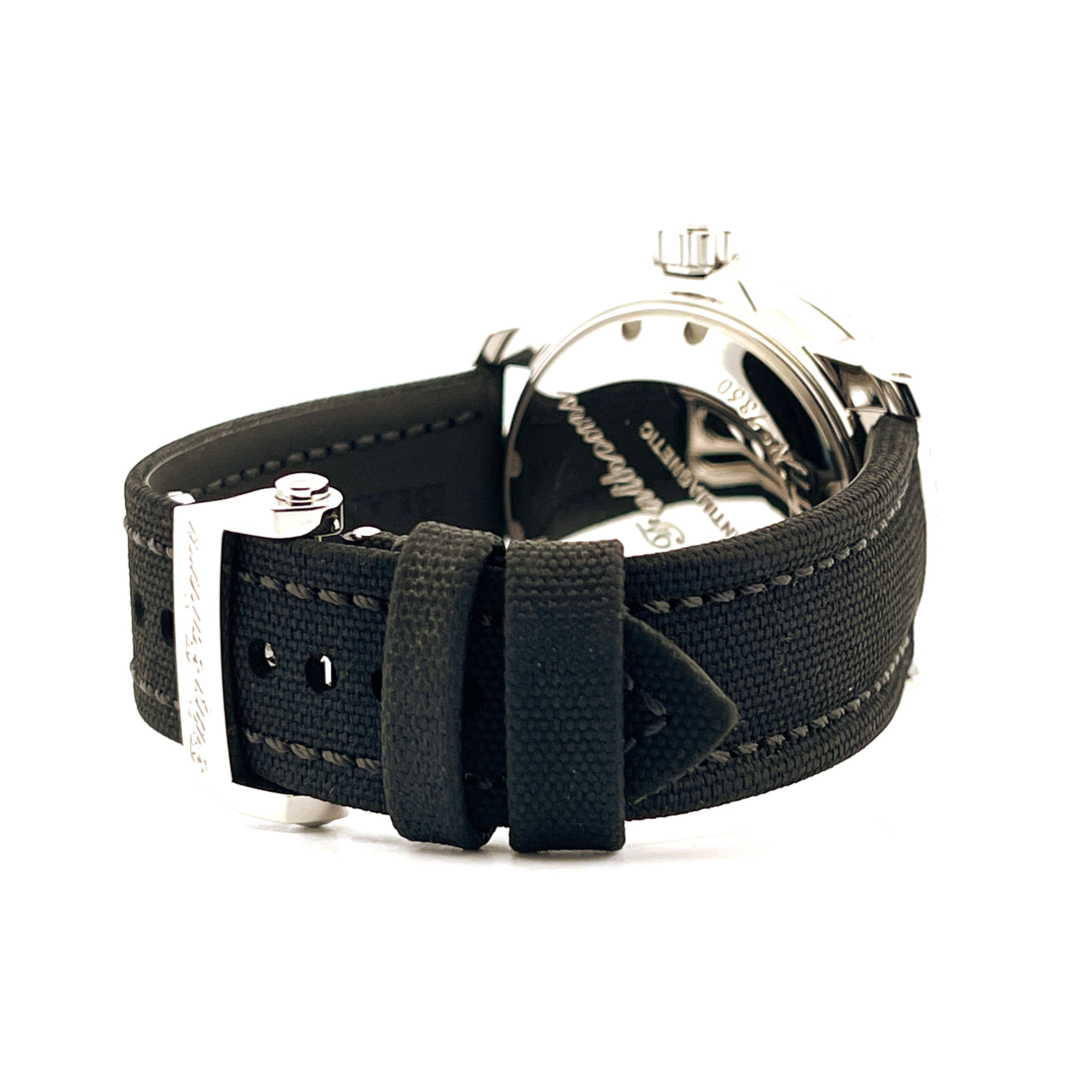 Blancpain Fifty Fathoms Gehäuserückseite und schwarzes Textilarmband mit Stiftschließe in Seitenansicht