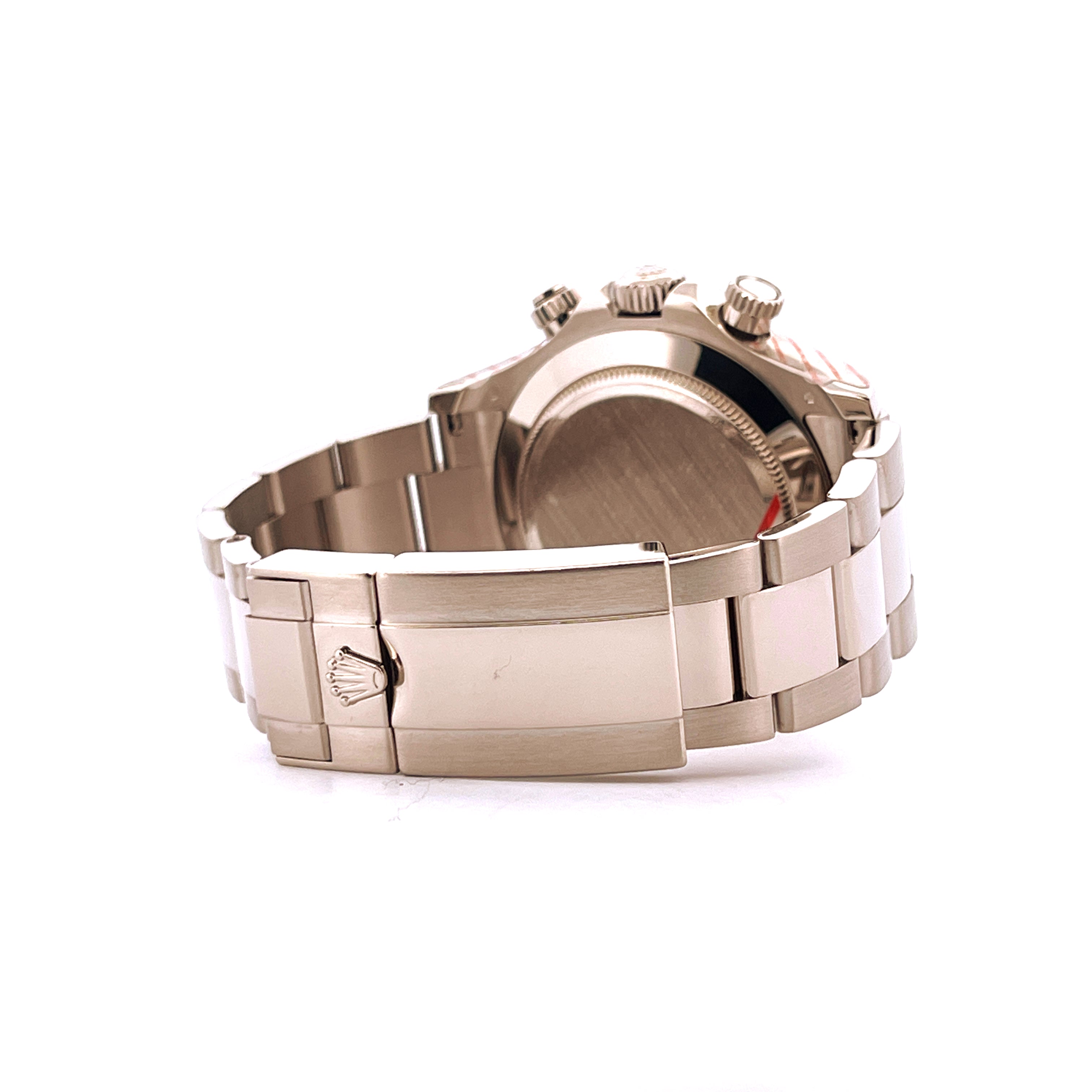 Rolex Daytona Weißgold im Seitenprofil mit Blick auf das Weißgoldarmband und die Schließe