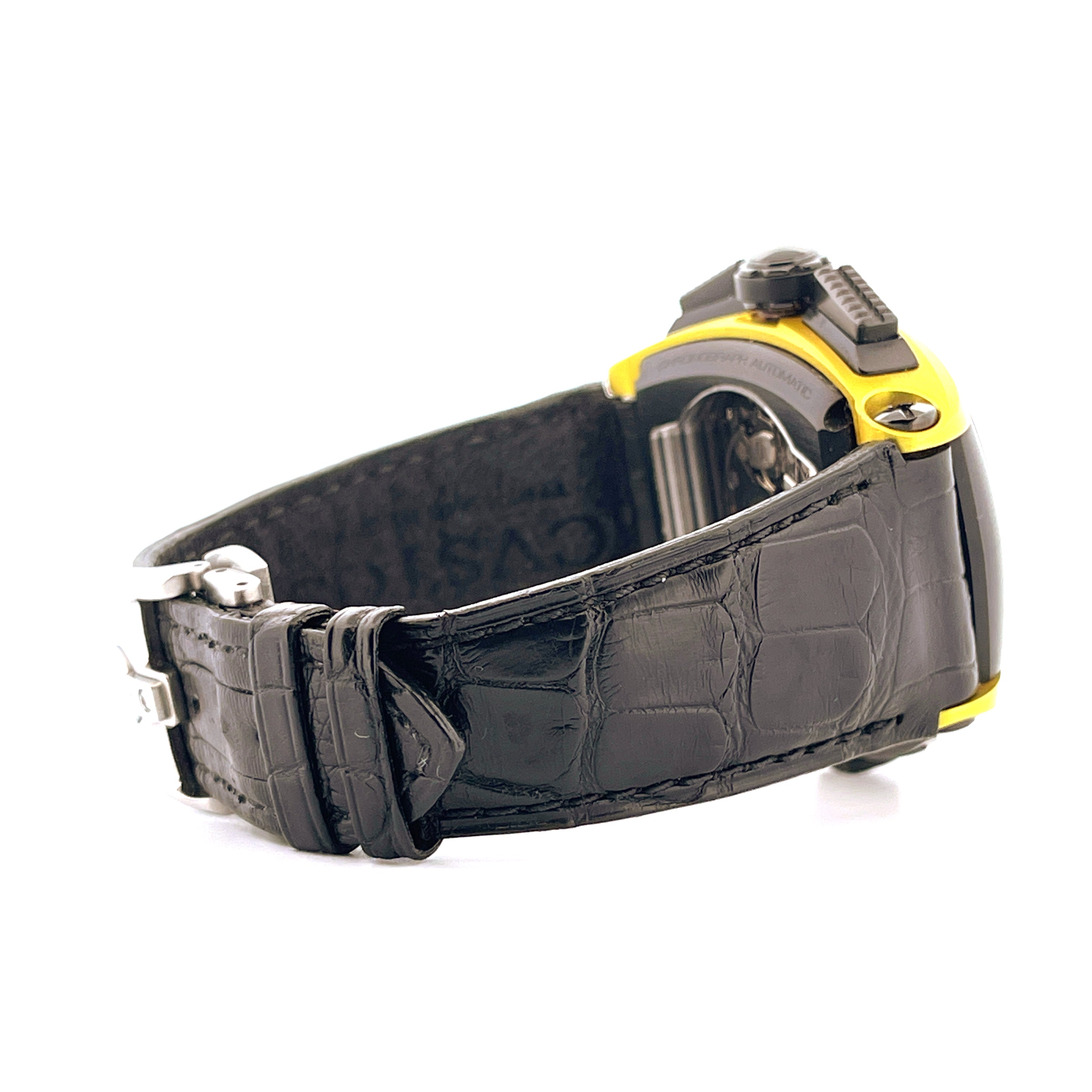 Cvstos Challenge Pilot Yellow Eagle 458 Automatik Uhr mit schwarzem Krokodillederarmband Seitenansicht
