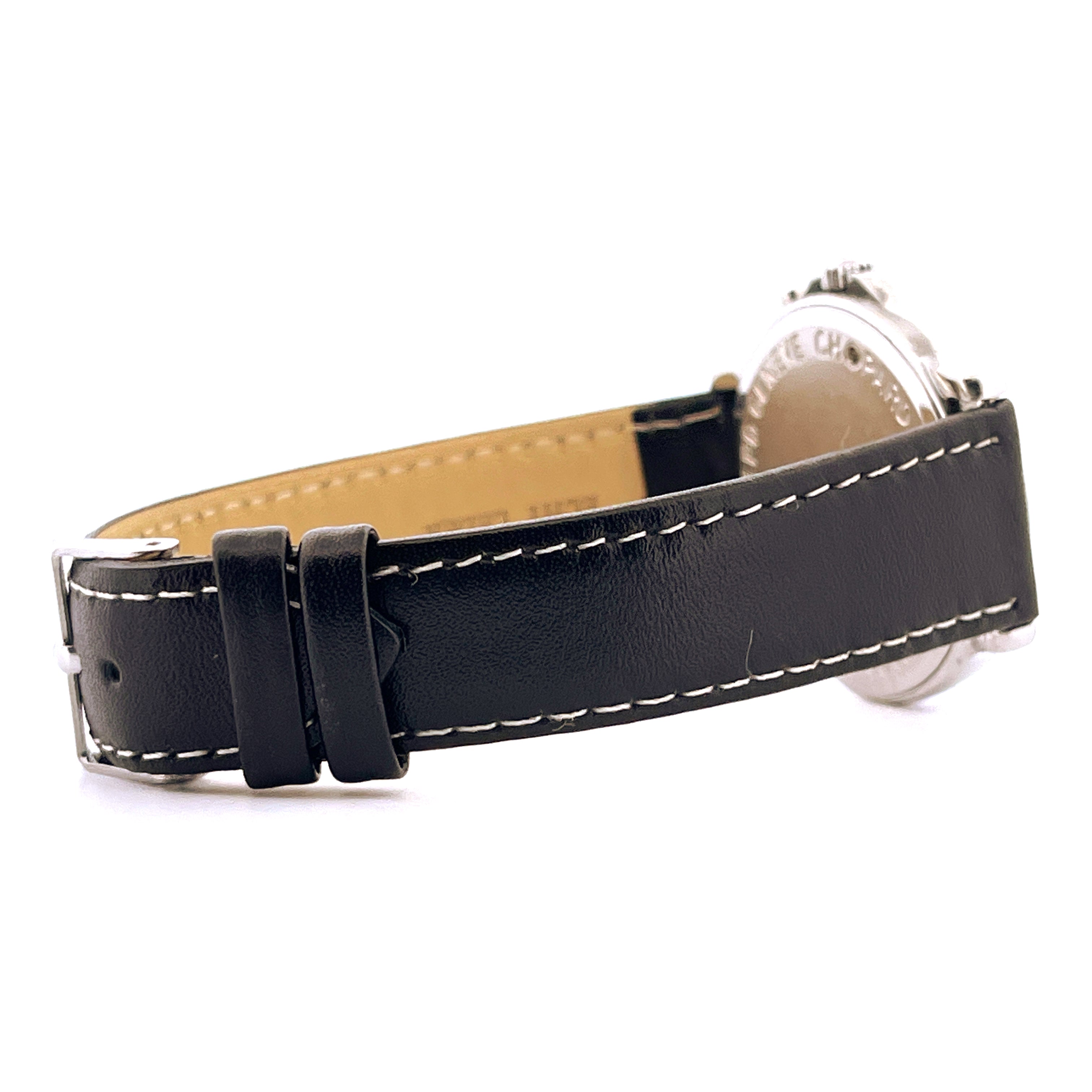 Chopard Mille Miglia Monopusher im Detail: Seitenansicht des schwarzen Lederarmbands mit weißer Naht