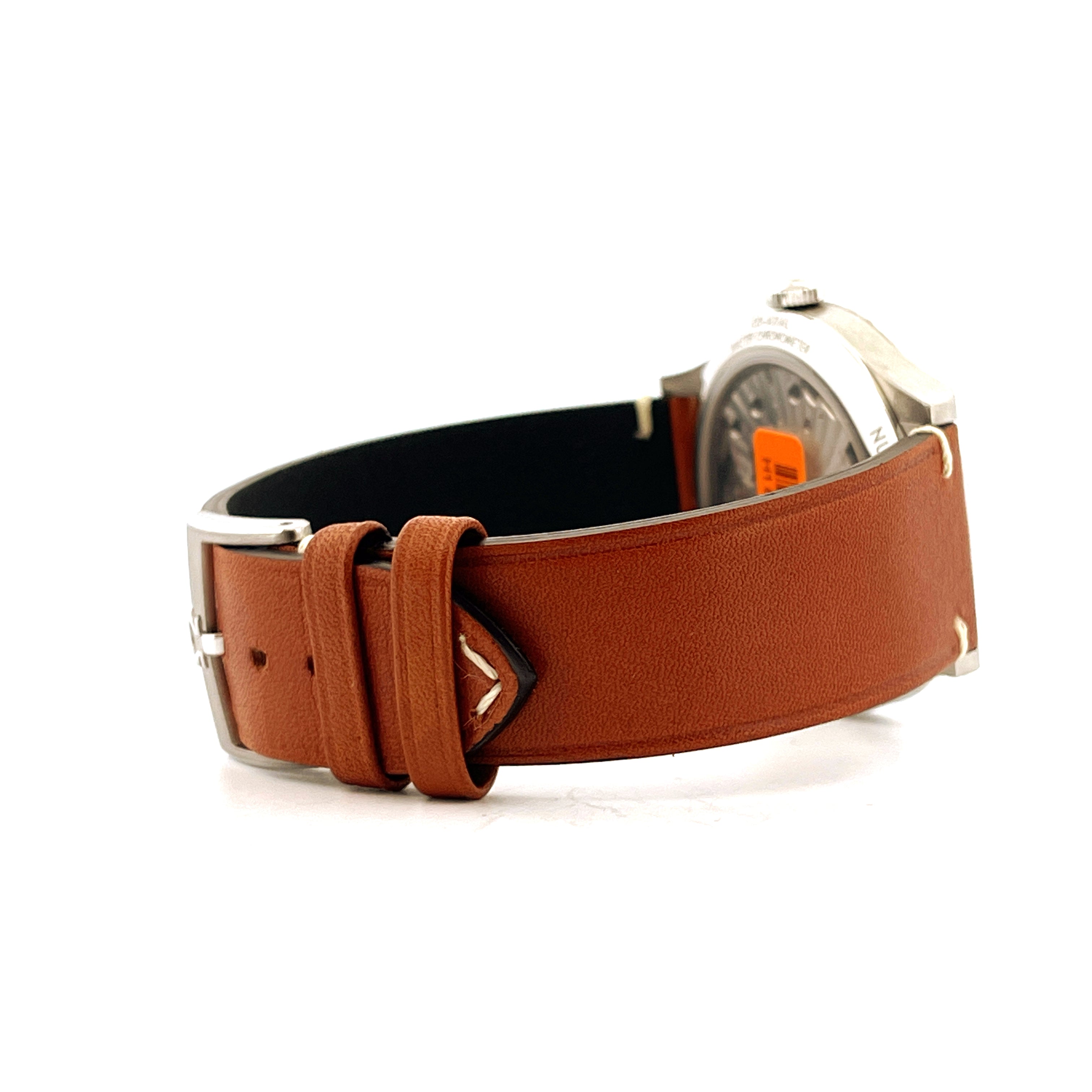 Omega CK 859 im Detail: Seitenansicht eines braunen Lederarmbands mit Metallschnalle