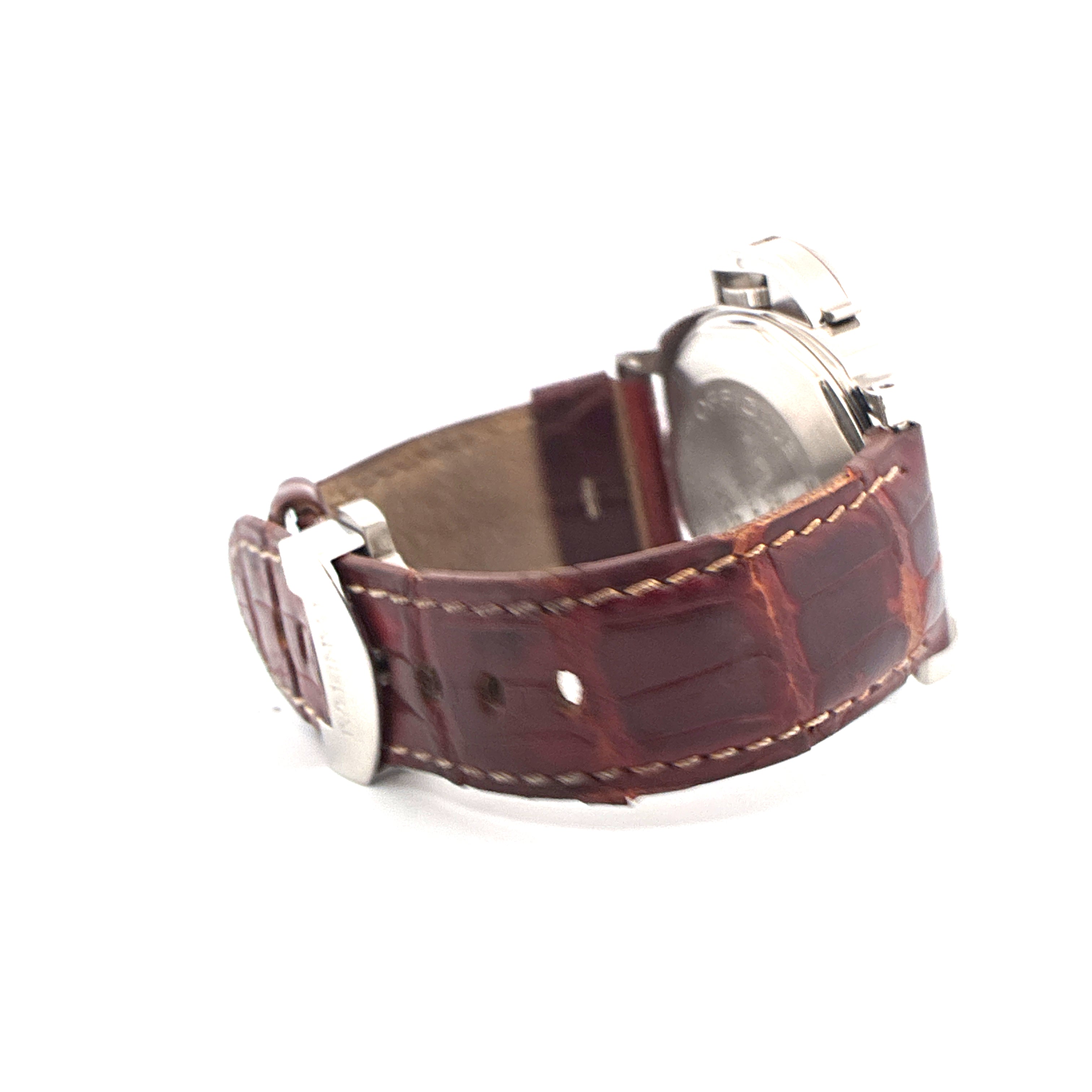 Panerai Luminor Power Reserve 44mm mit braunem Krokolederarmband und Silberschließe von der Seite