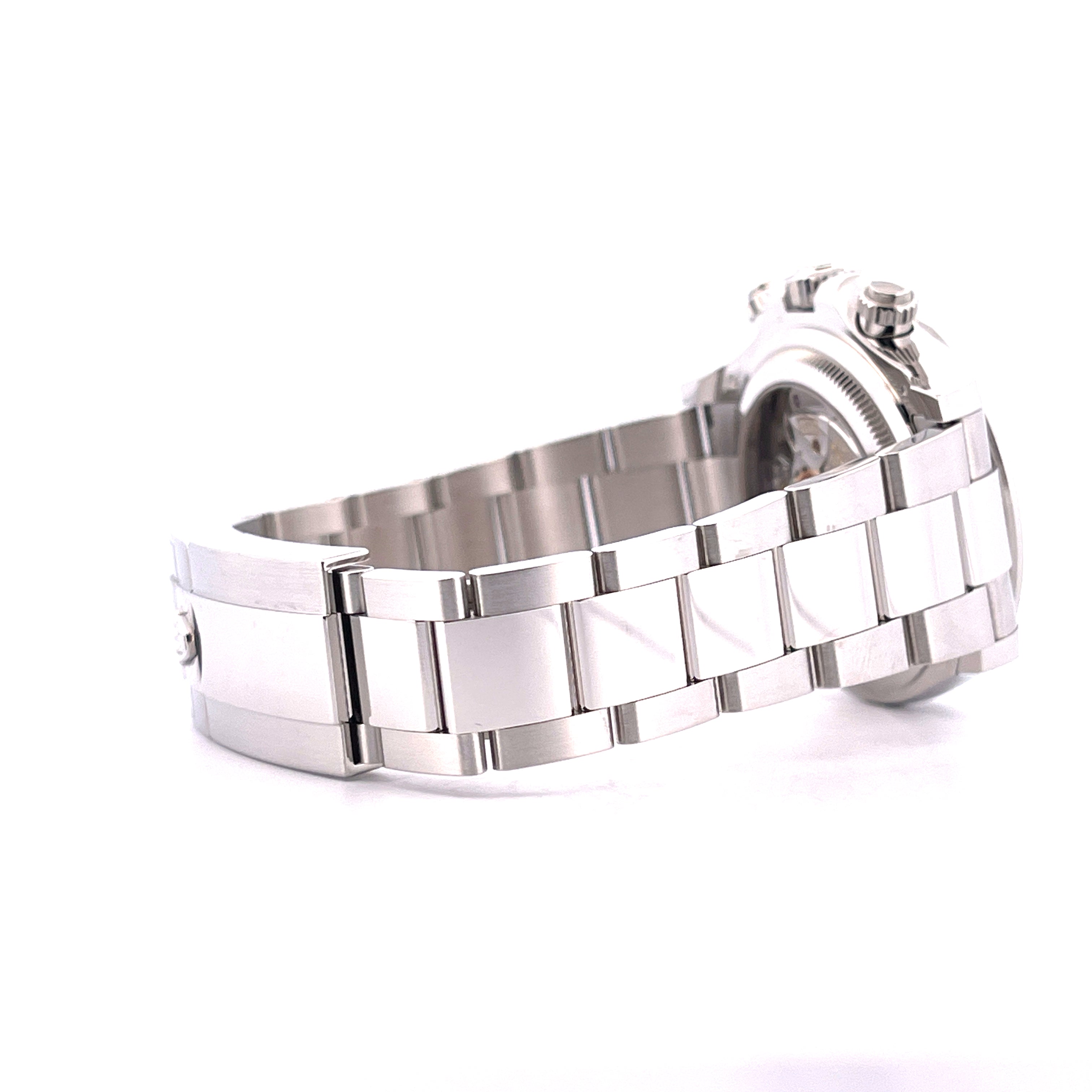Seitliche Ansicht einer Rolex Daytona Platin Uhr mit eisblauem Zifferblatt und Metallarmband