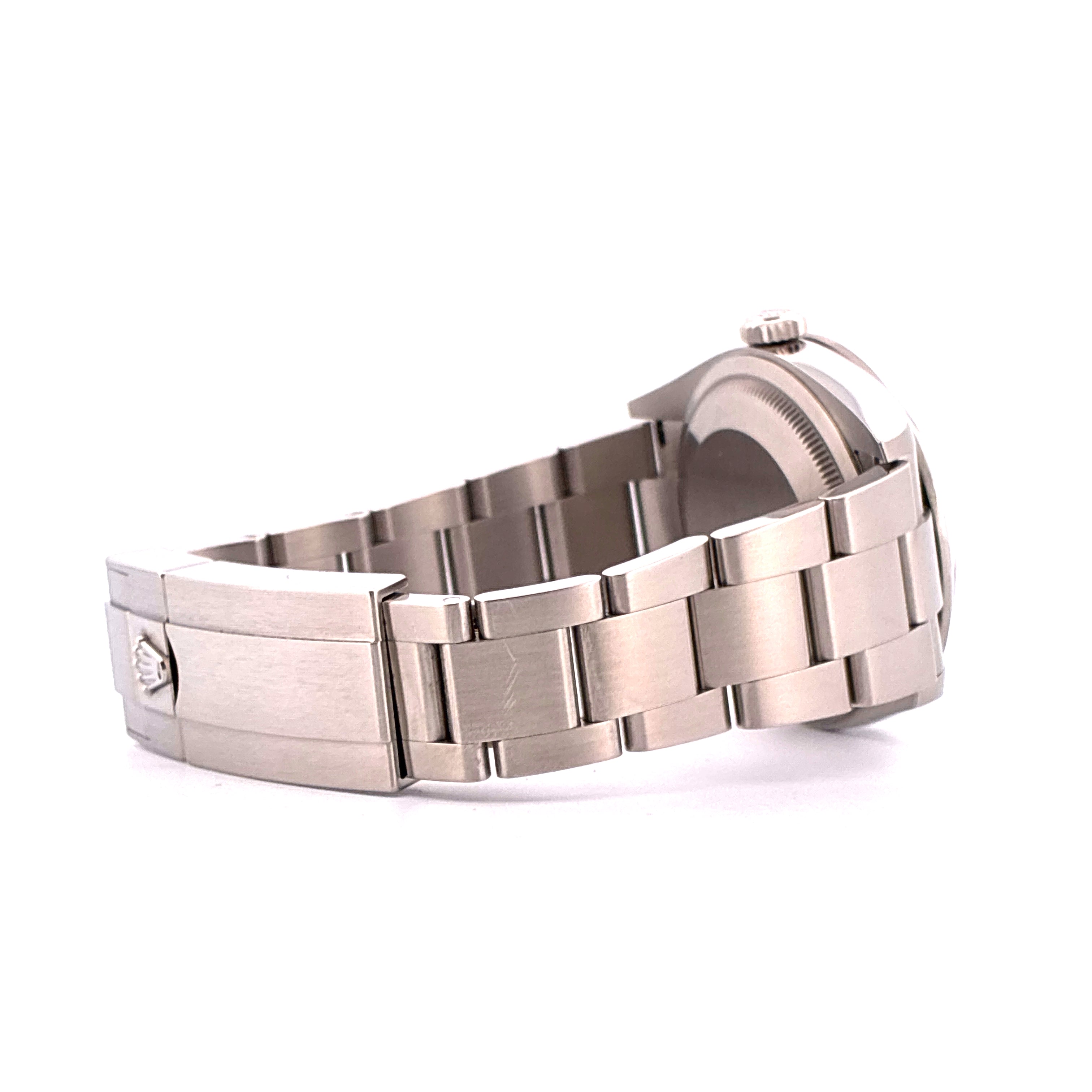 Seitenansicht einer gebrauchten Rolex Explorer 41mm aus Stahl mit poliertem Armband und Schliesse