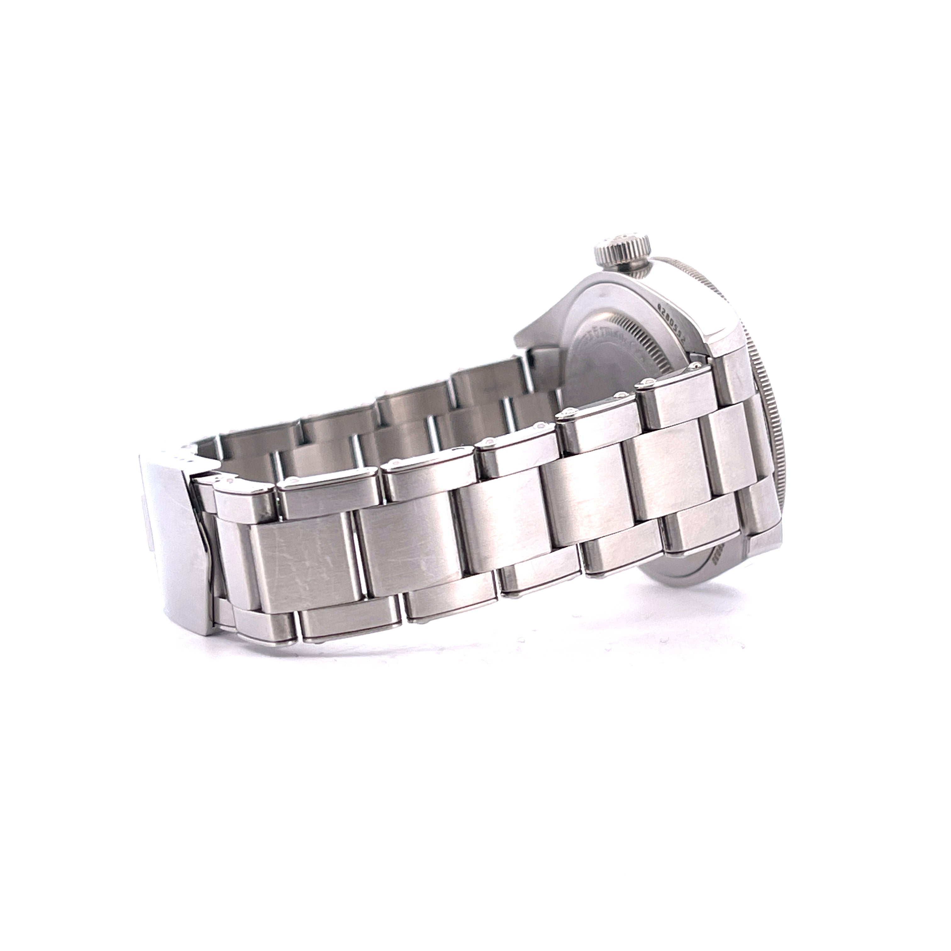 Tudor Black Bay Fifty-Eight Blue von der Seite, Stahlgehäuse und Armband, weißer Hintergrund