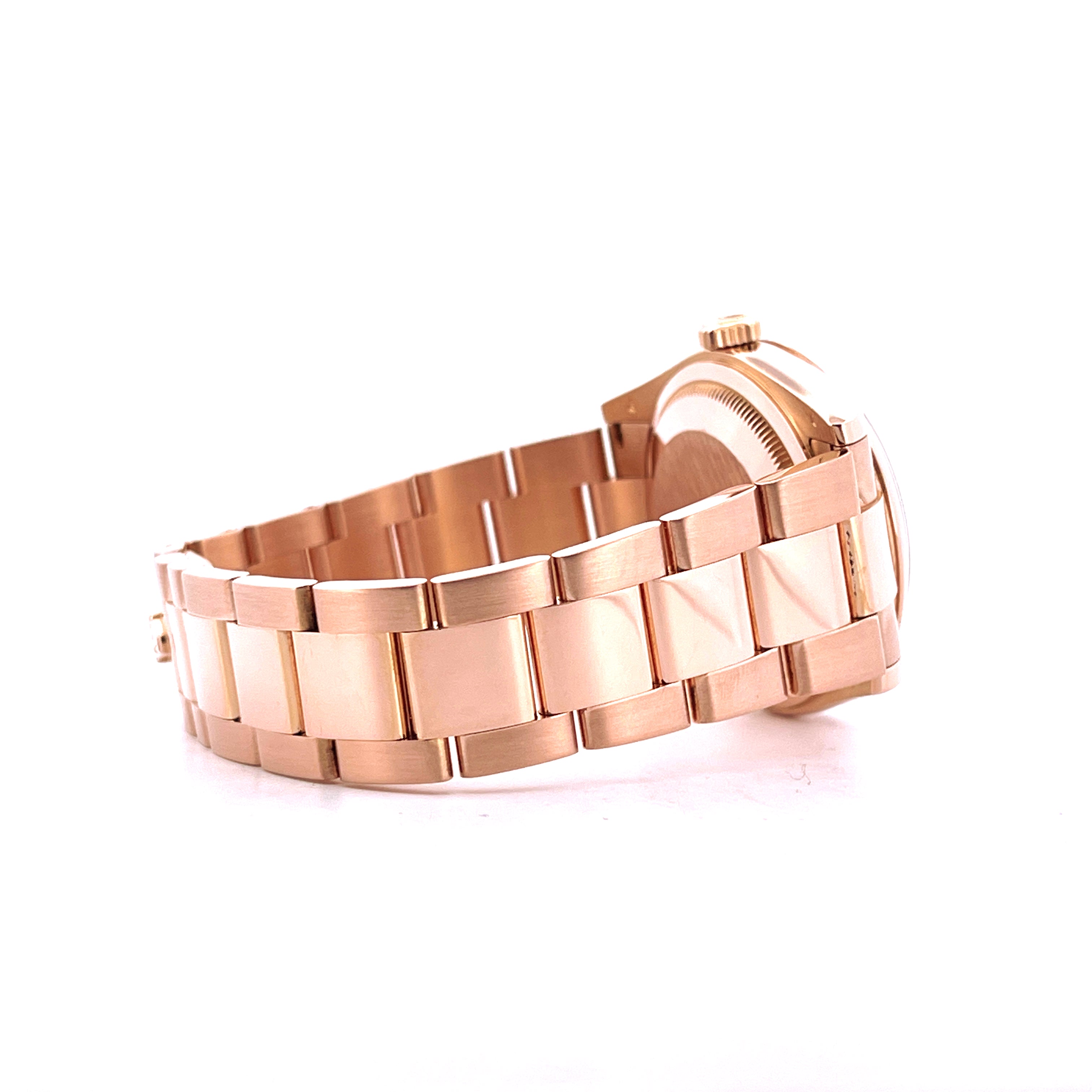 Rolex Day-Date 36 Roségold 118205F im Detail von der Seite auf weißem Hintergrund