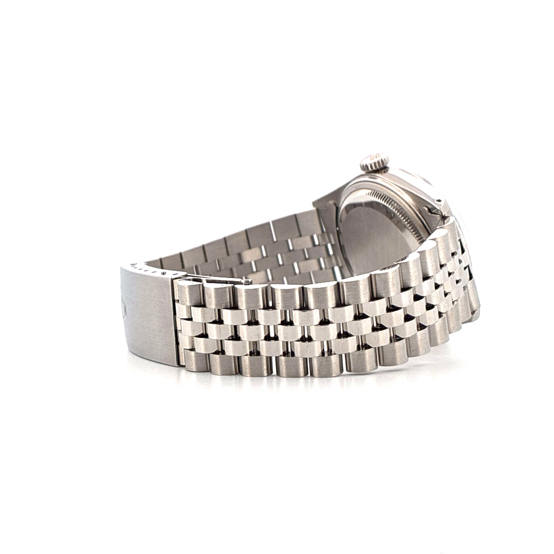 Rolex Datejust 36 Silver Armbanduhr von 1987, von der Seite gesehen, mit Edelstahlarmband