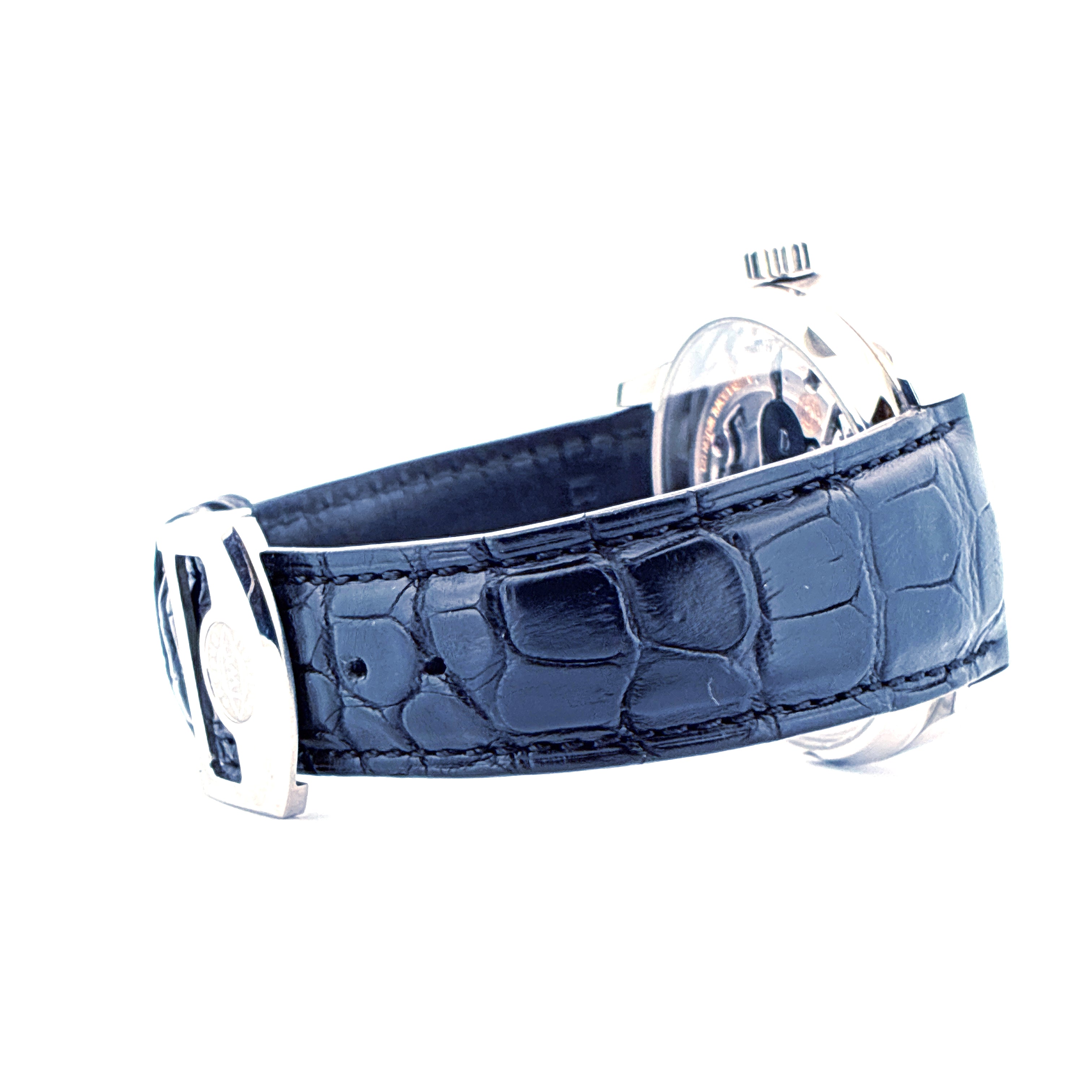 IWC Portugieser Uhr im Profil mit dunkelblauem Krokodillederarmband und Dornschließe