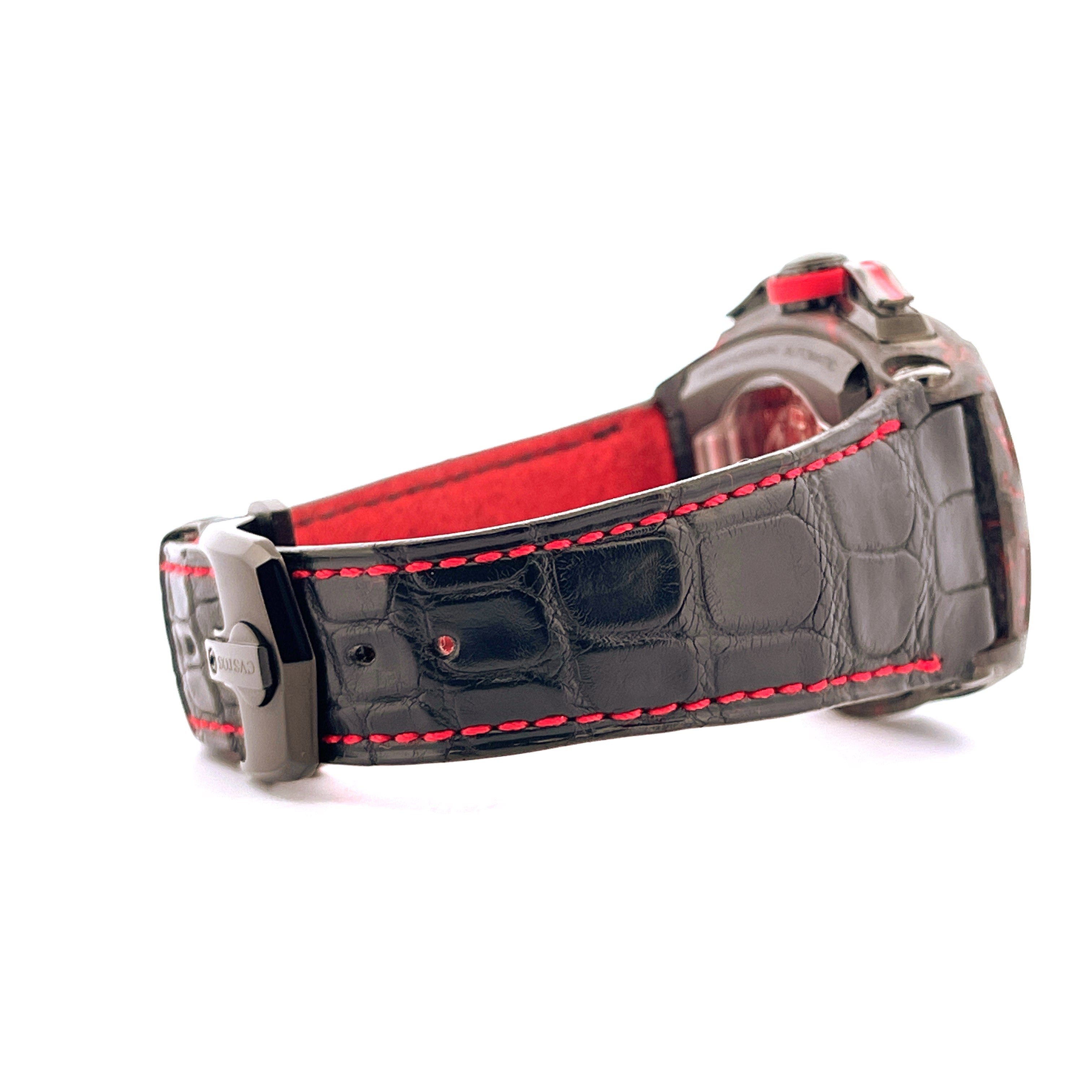 Cvstos Challenge Chrono II Red, Seitenansicht mit schwarzem Kroko-Lederarmband und roter Naht