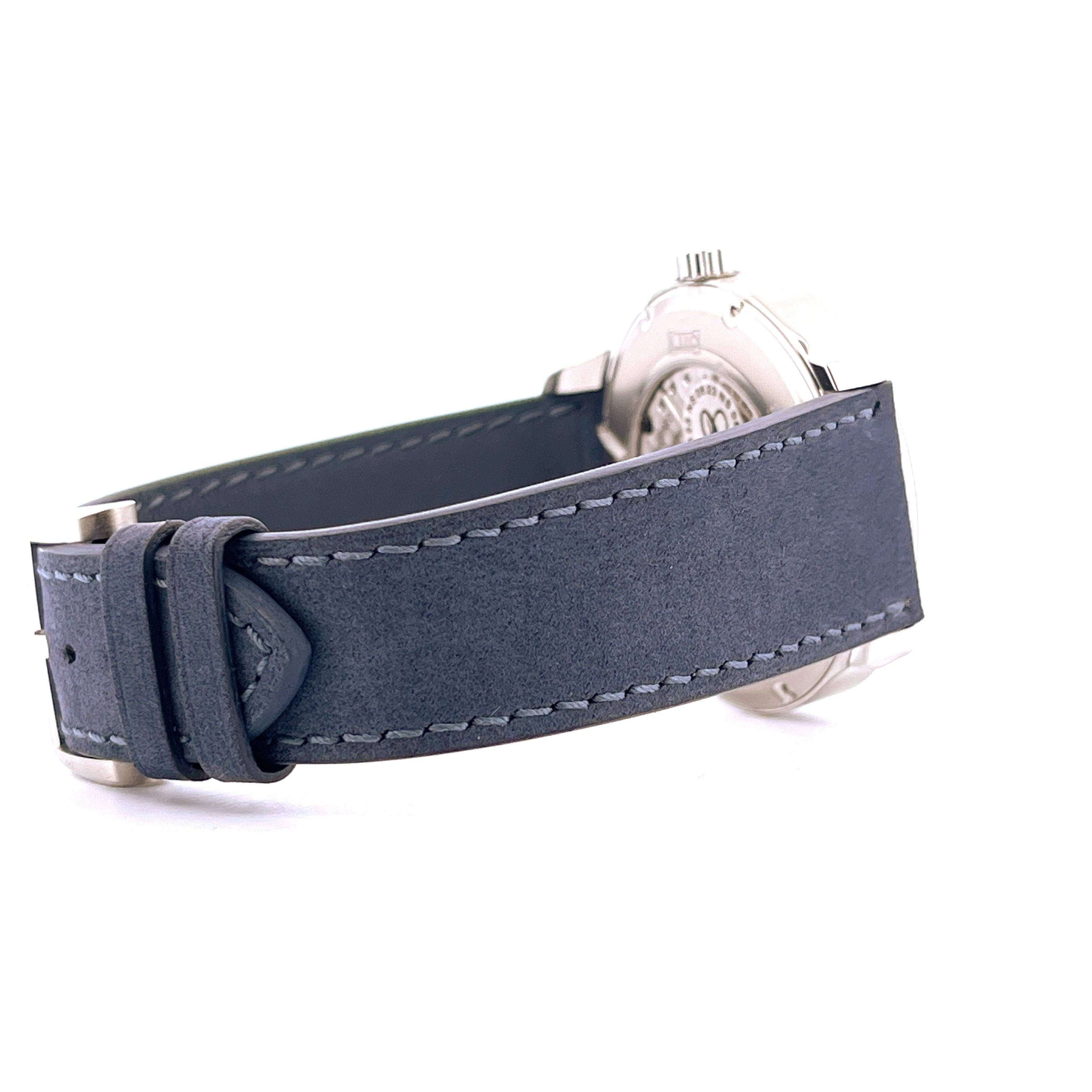 Detailansicht des blauen Lederarmbands einer Chopard L.u.c. Perpetual Twin 43mm Uhr