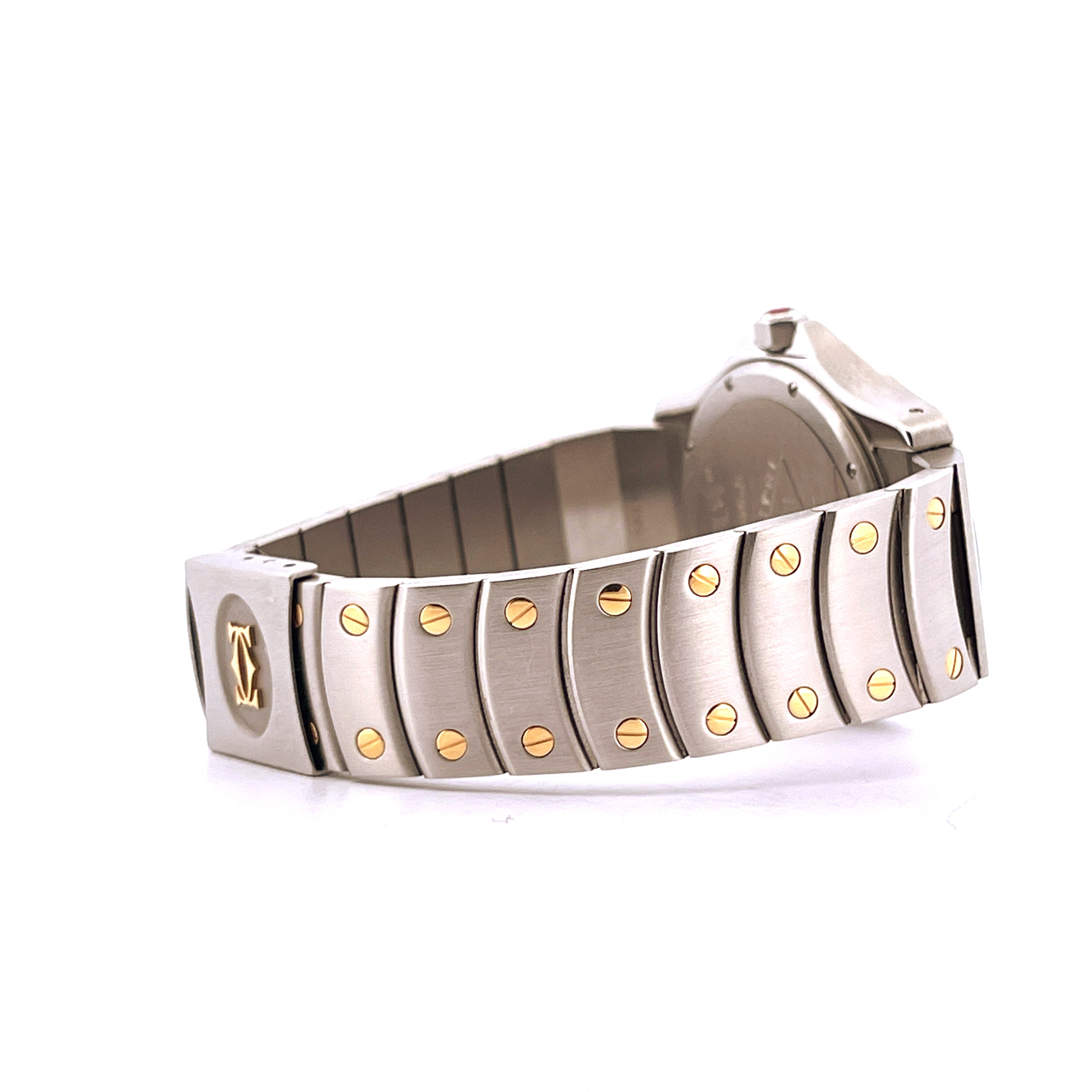 Seitenansicht eines Cartier Santos Ronde 150th Automatic (1997) aus Stahl und Gold mit stilisiertem Logo auf dem Armband