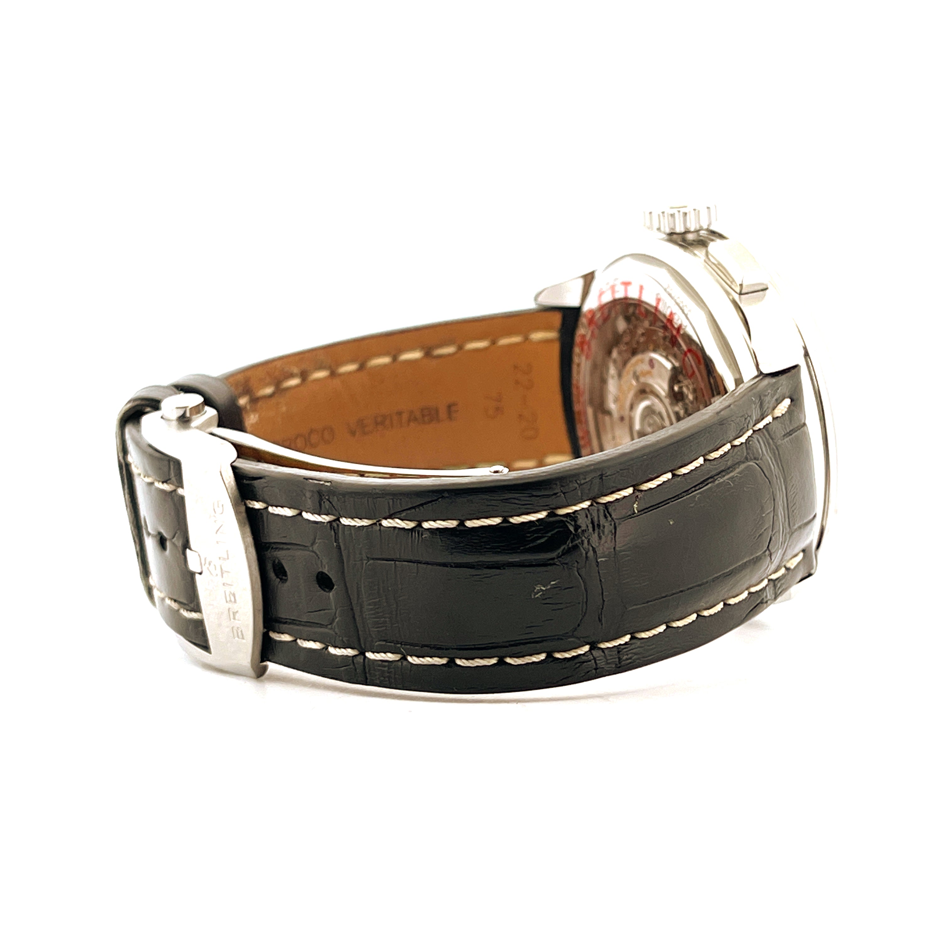 Breitling Premier B01 Chronograph 42 im Detail, schwarzes Lederarmband mit weißer Naht, Edelstahlschließe