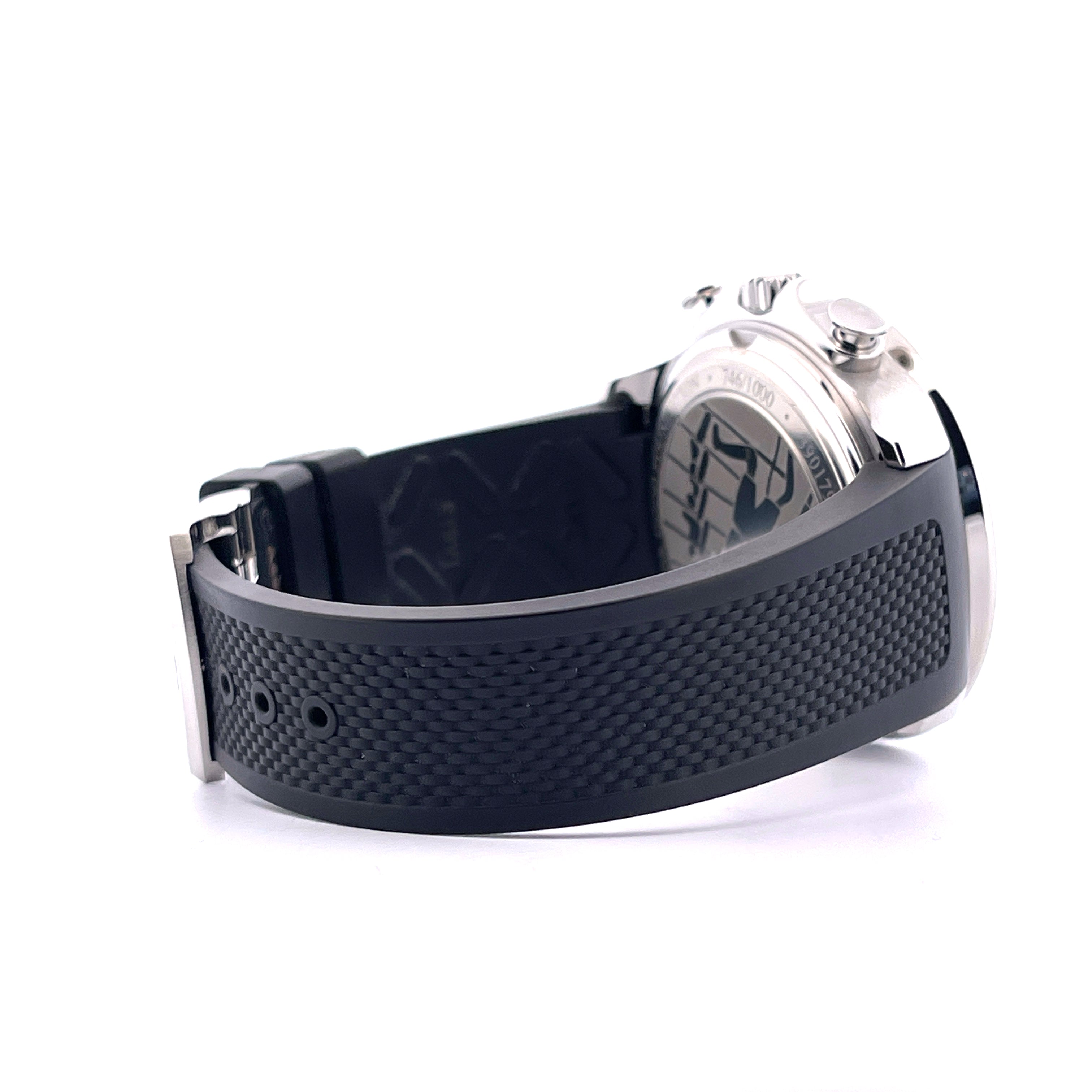 IWC Portuguese Yacht Club Chronograph Laureus Limited Edition im Seitenprofil mit schwarzem Kautschukband