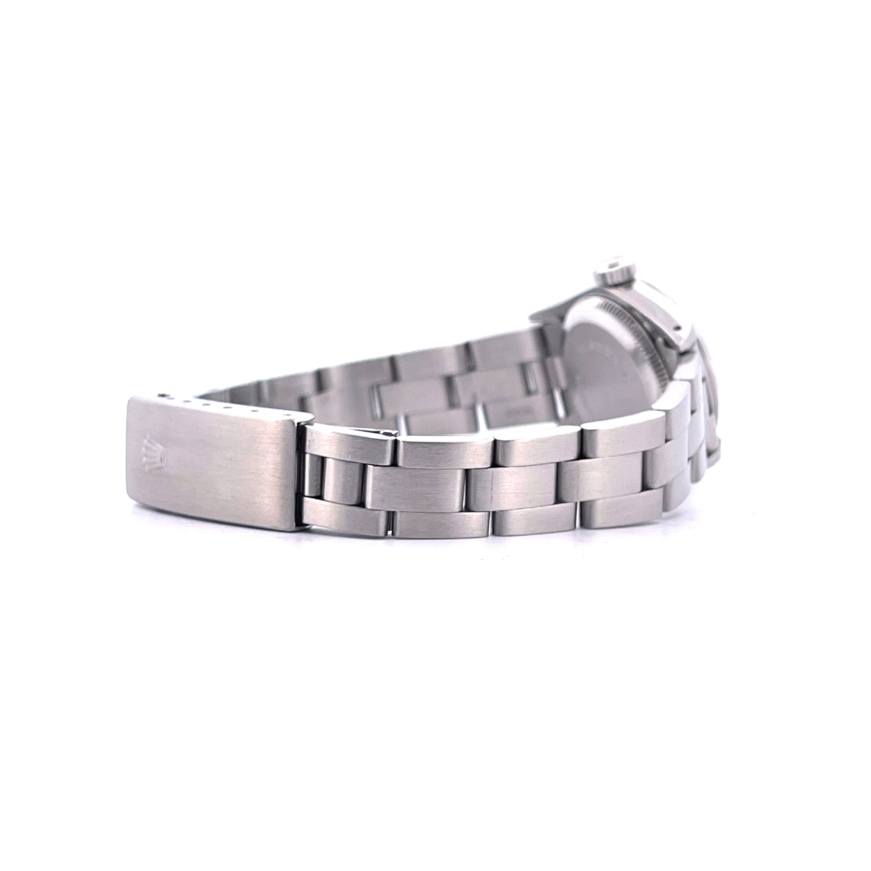 Seitenansicht einer gebrauchten Rolex Oyster Perpetual Lady aus Edelstahl mit gerader Lünette und Oyster-Armband