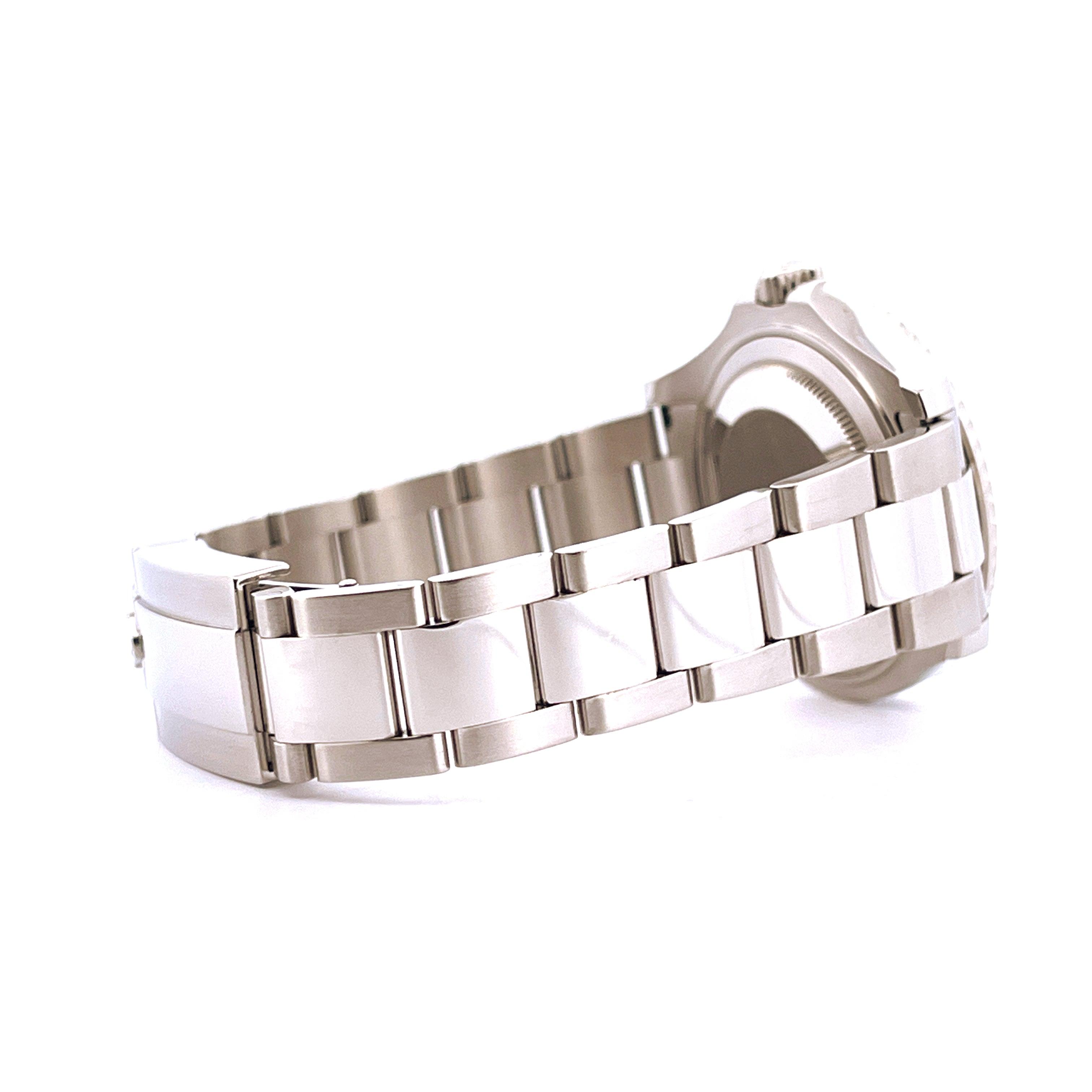 Rolex Yacht-Master 37 Rhodium Seitenansicht Edelstahlarmband und Gehäuse auf weißem Hintergrund