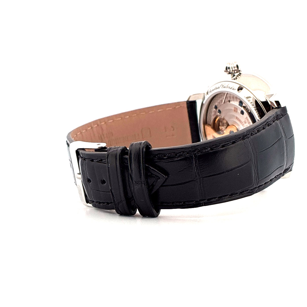 Seitenansicht des Frederique Constant Classics Manufacture Ewiger Kalender mit schwarzem Lederarmband