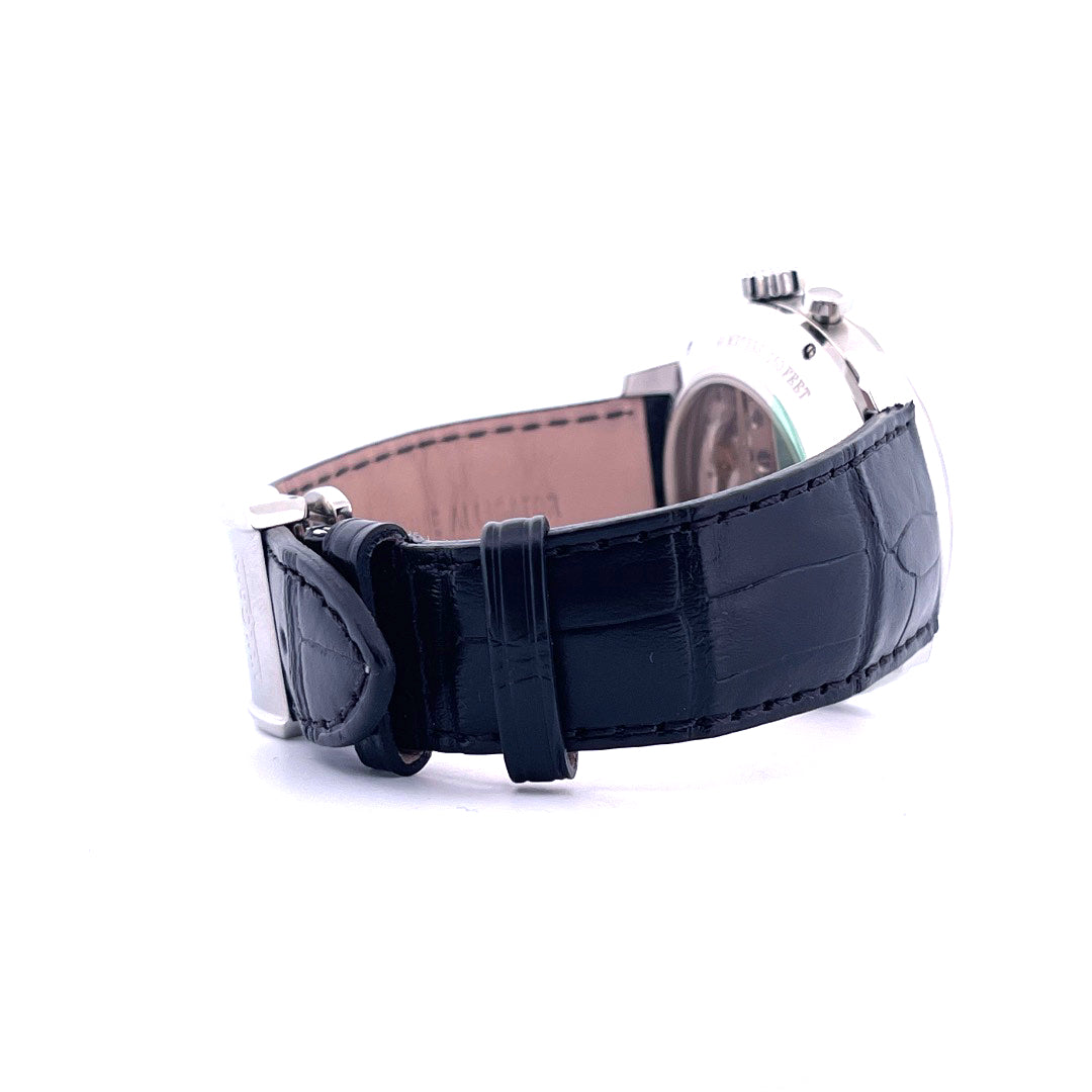 Vulcain 50s Presidents Watch im Seitenprofil mit schwarzem Krokodillederarmband und Edelstahldetails