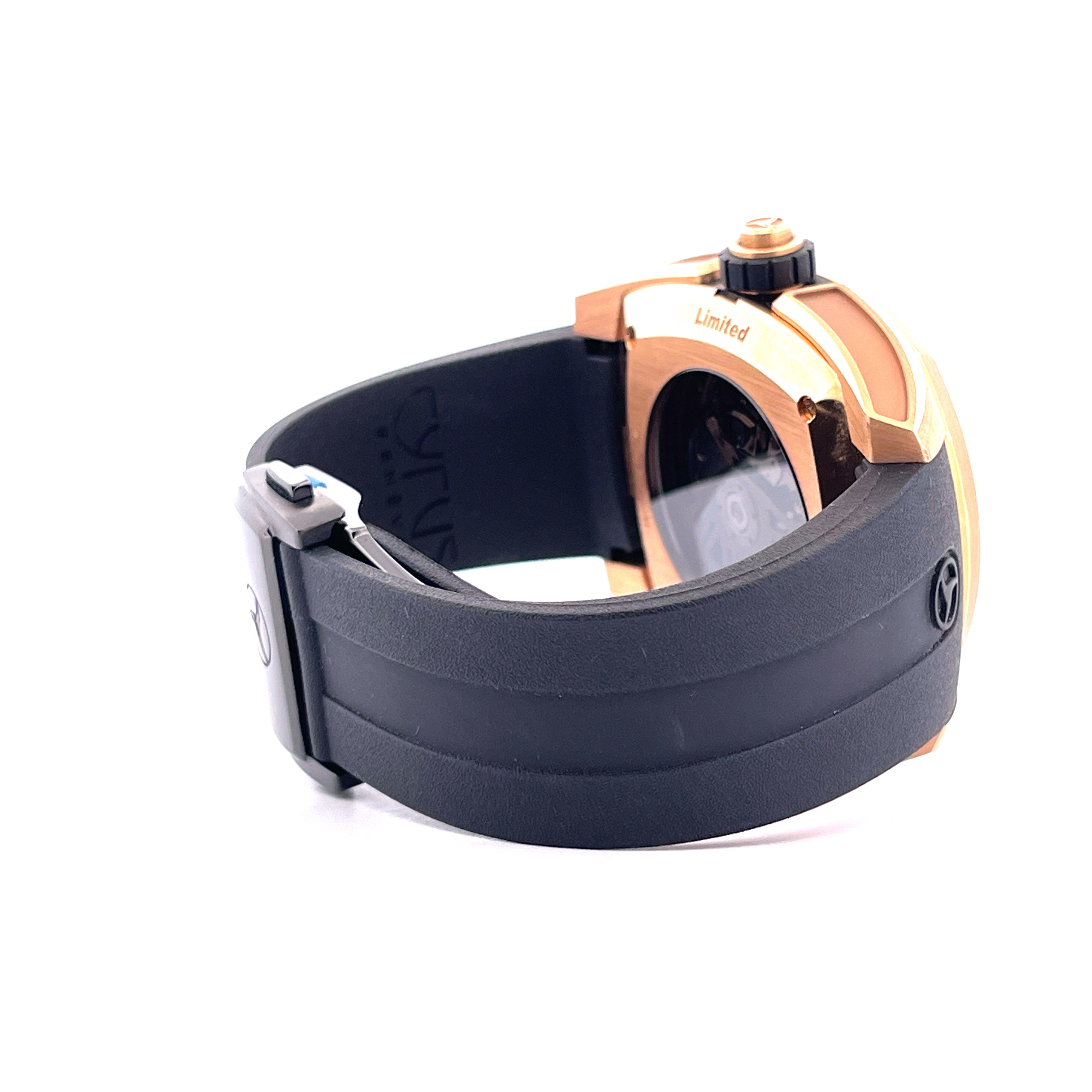 Seitenansicht der Cyrus Klepcys Chronograph Roségold 5N mit schwarzem Kautschukband