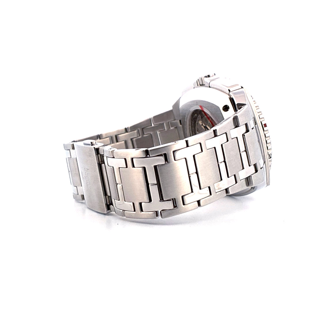 Tutima Saxon One Chronograph aus Stahl Automatik von oben schräg von der Seite gesehen mit gebürstetem Metallarmband