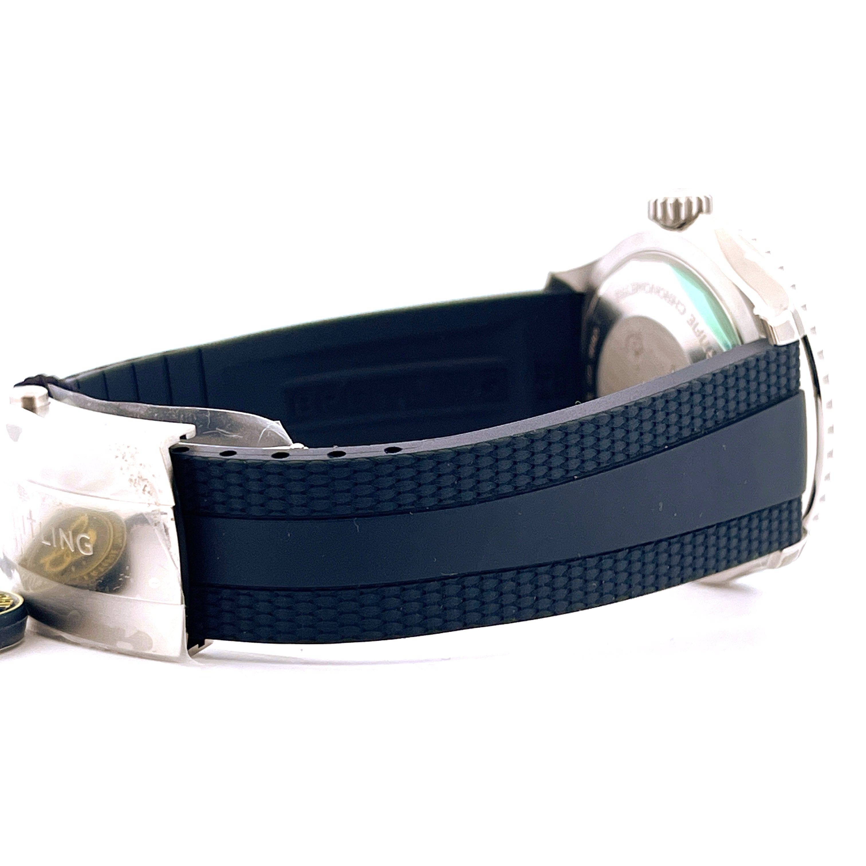 Breitling Superocean Automatic 42 Sylt Edition Seitenansicht mit schwarzem Kautschukarmband und Stahlschließe