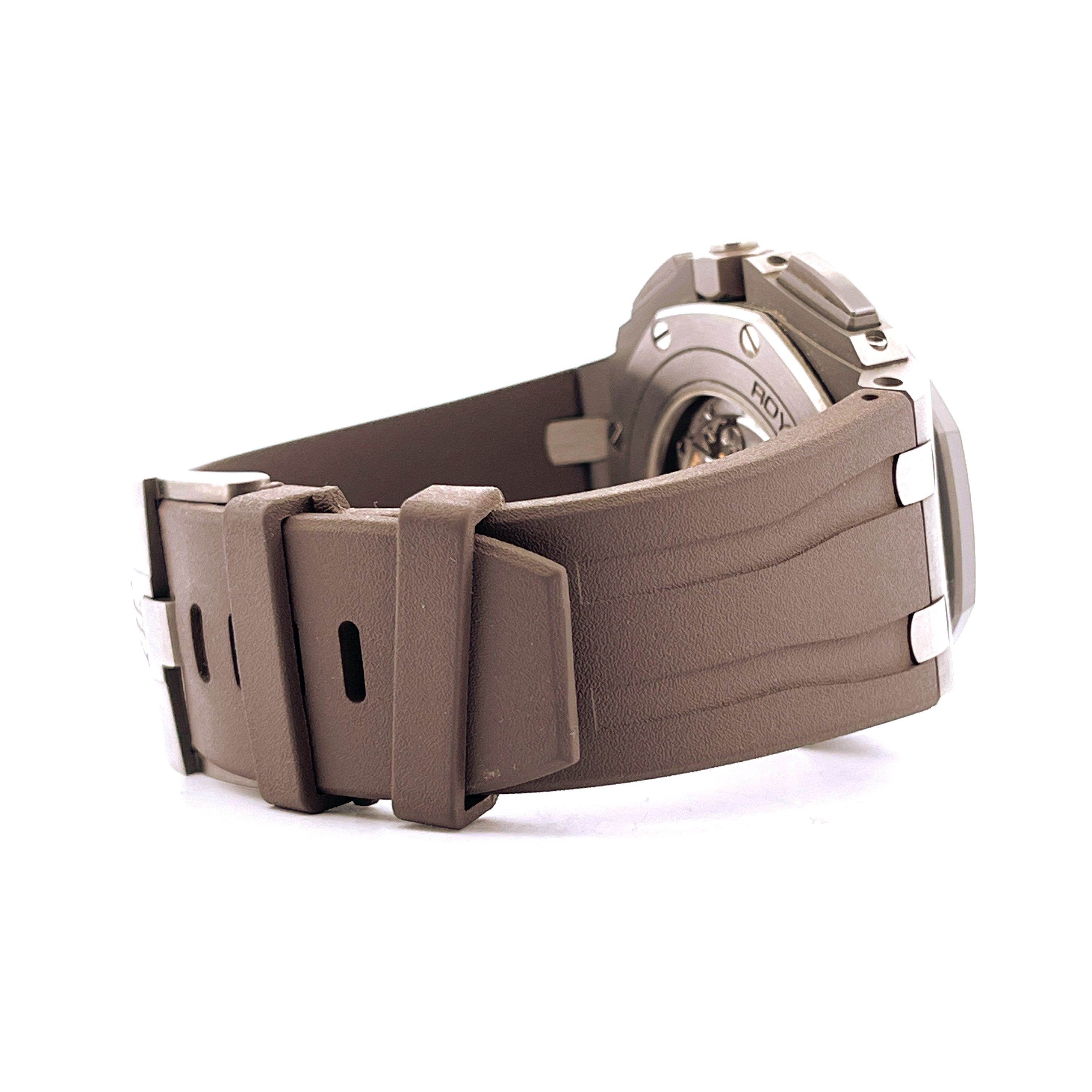Audemars Piguet Royal Oak Offshore Chronograph Titan mit braunem Kautschukarmband und einem Teil des Gehäuses