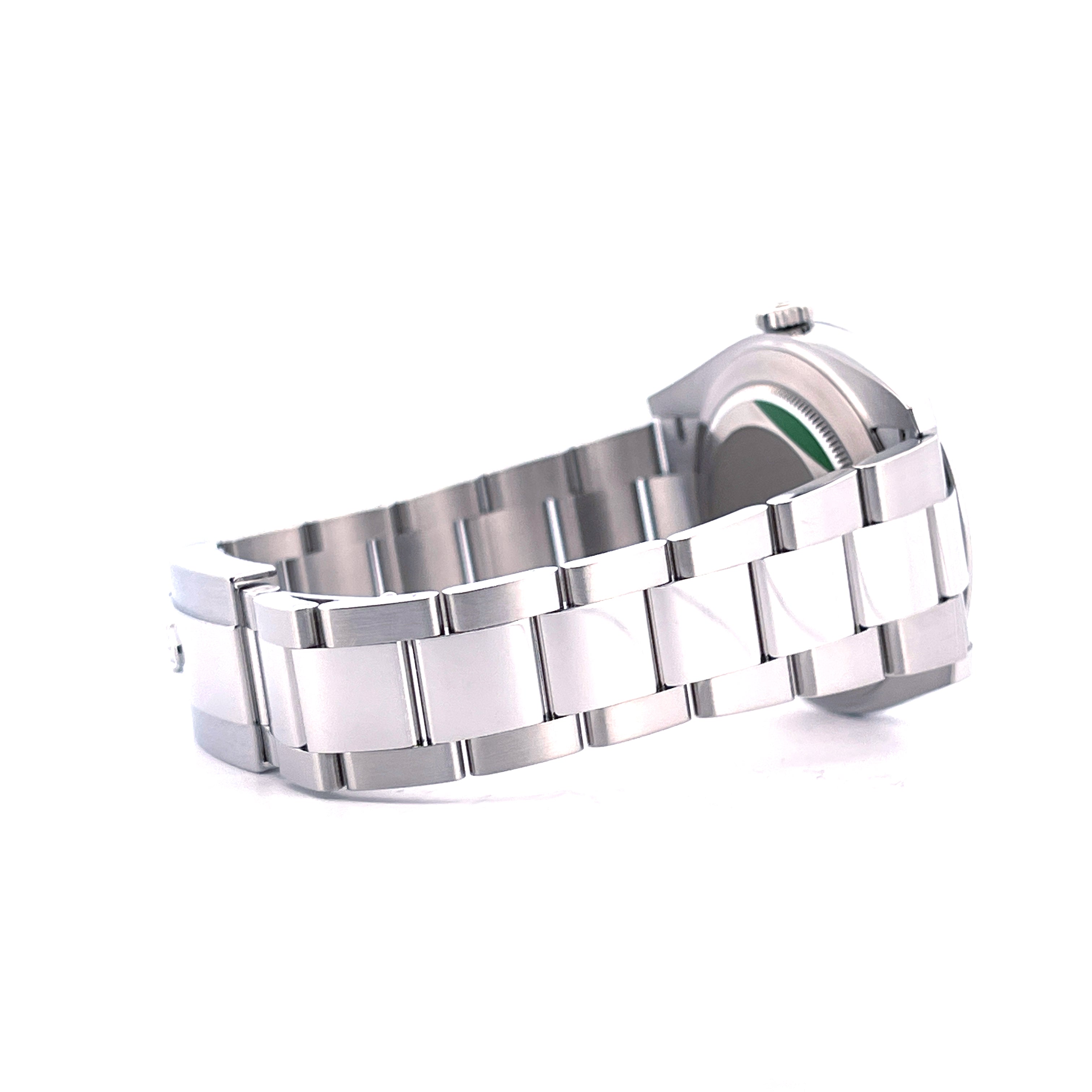 Rolex Datejust 41 mit Oyster-Armband in Seitenansicht auf weißem Hintergrund