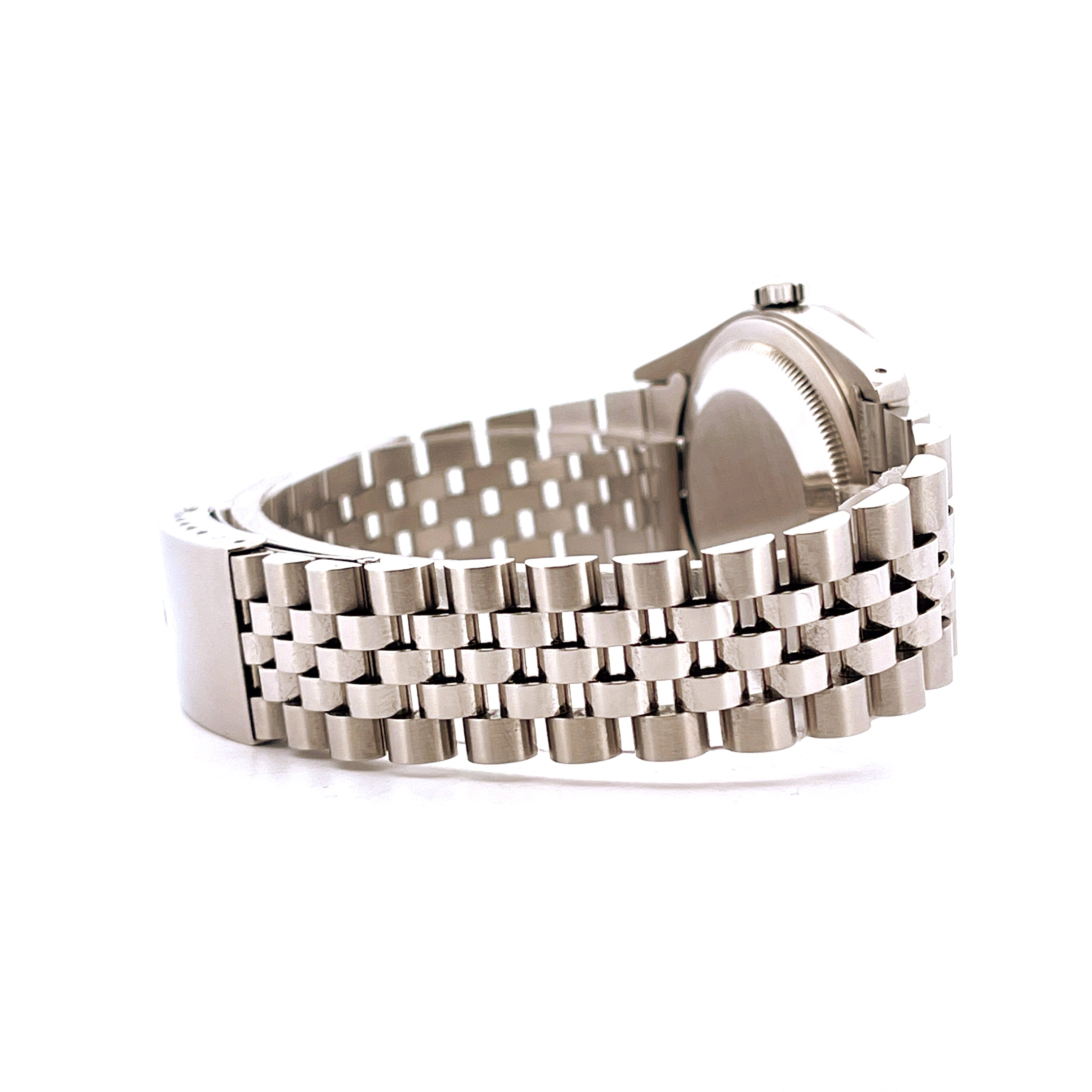 Seitenansicht einer gebrauchten Rolex Datejust 36mm 16220 aus Stahl mit Jubilee-Armband auf weißem Hintergrund