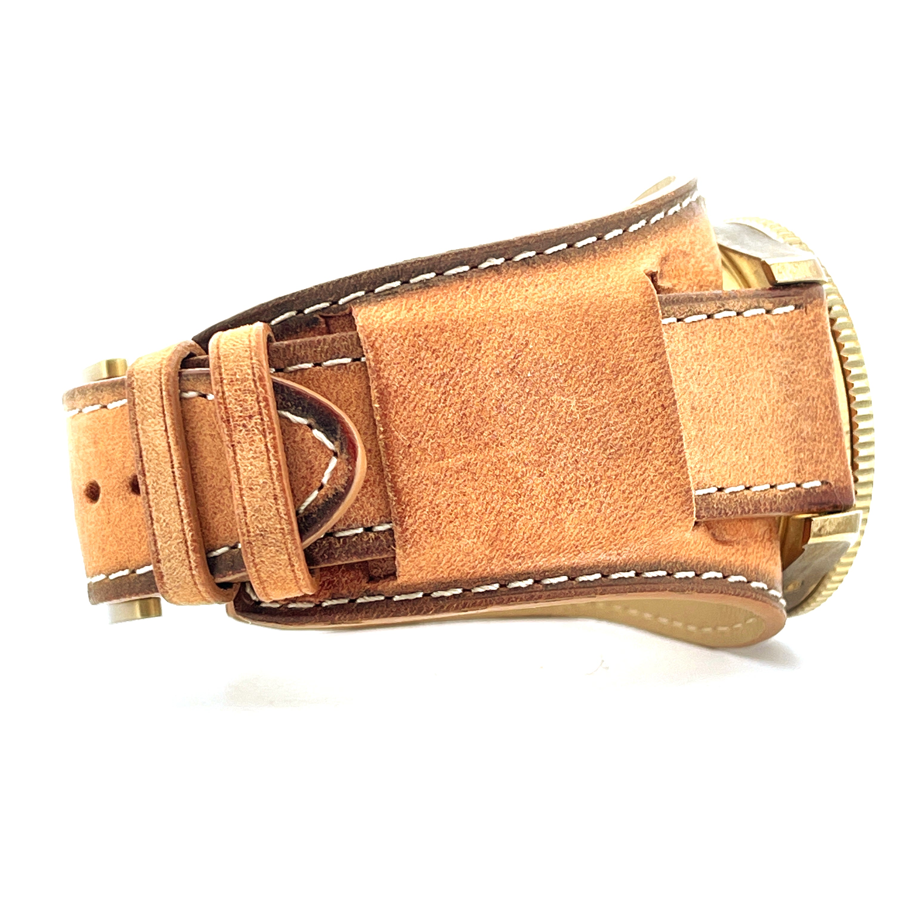 Montblanc 1858 Geosphere Limited Edition (2023) bronze mit Lederarmband auf weißem Hintergrund