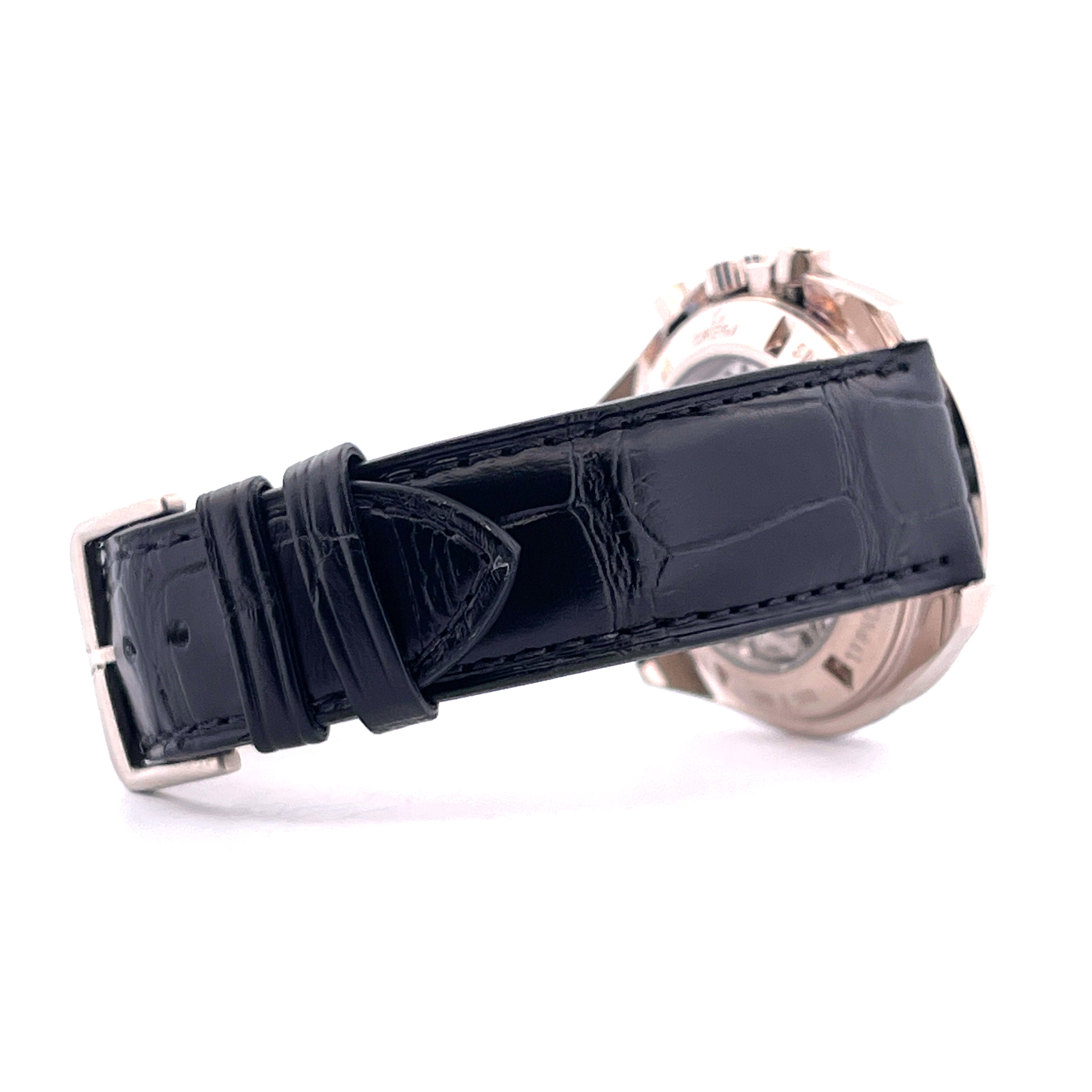 Omega 25th Anniversary Apollo XI in Weißgold, Seitenansicht des schwarzen Kroko-Armbands mit Schließe