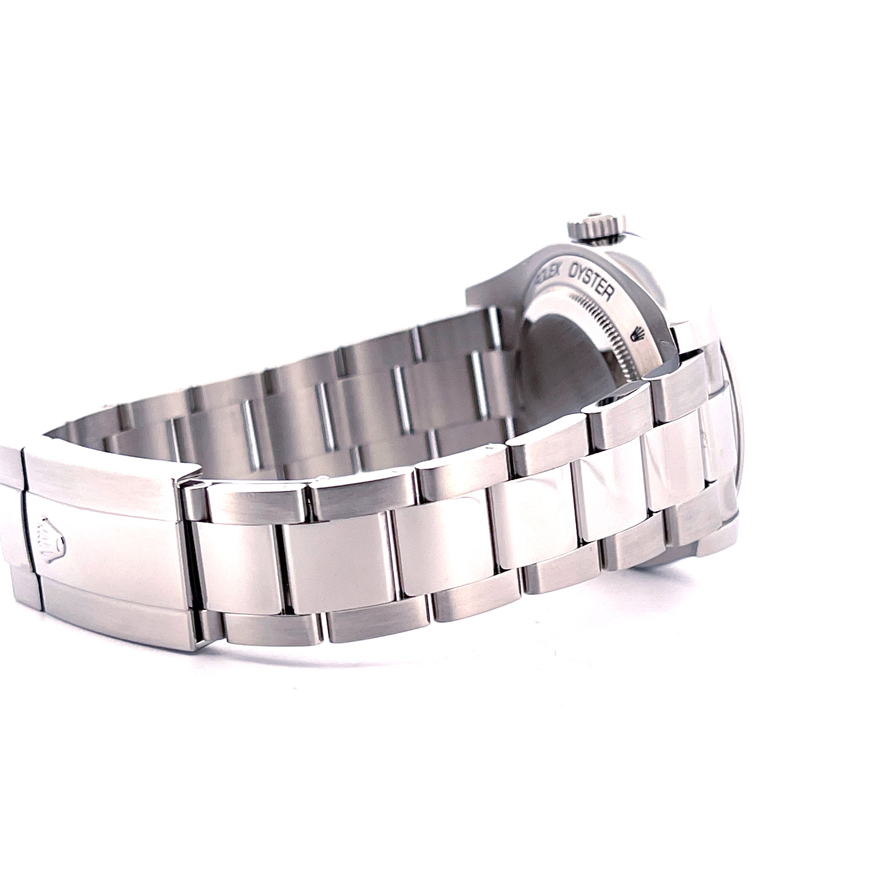 Rolex Milgauss 116400 Black Dial von der Seite, poliertes Stahlarmband mit Oyster-Schließe