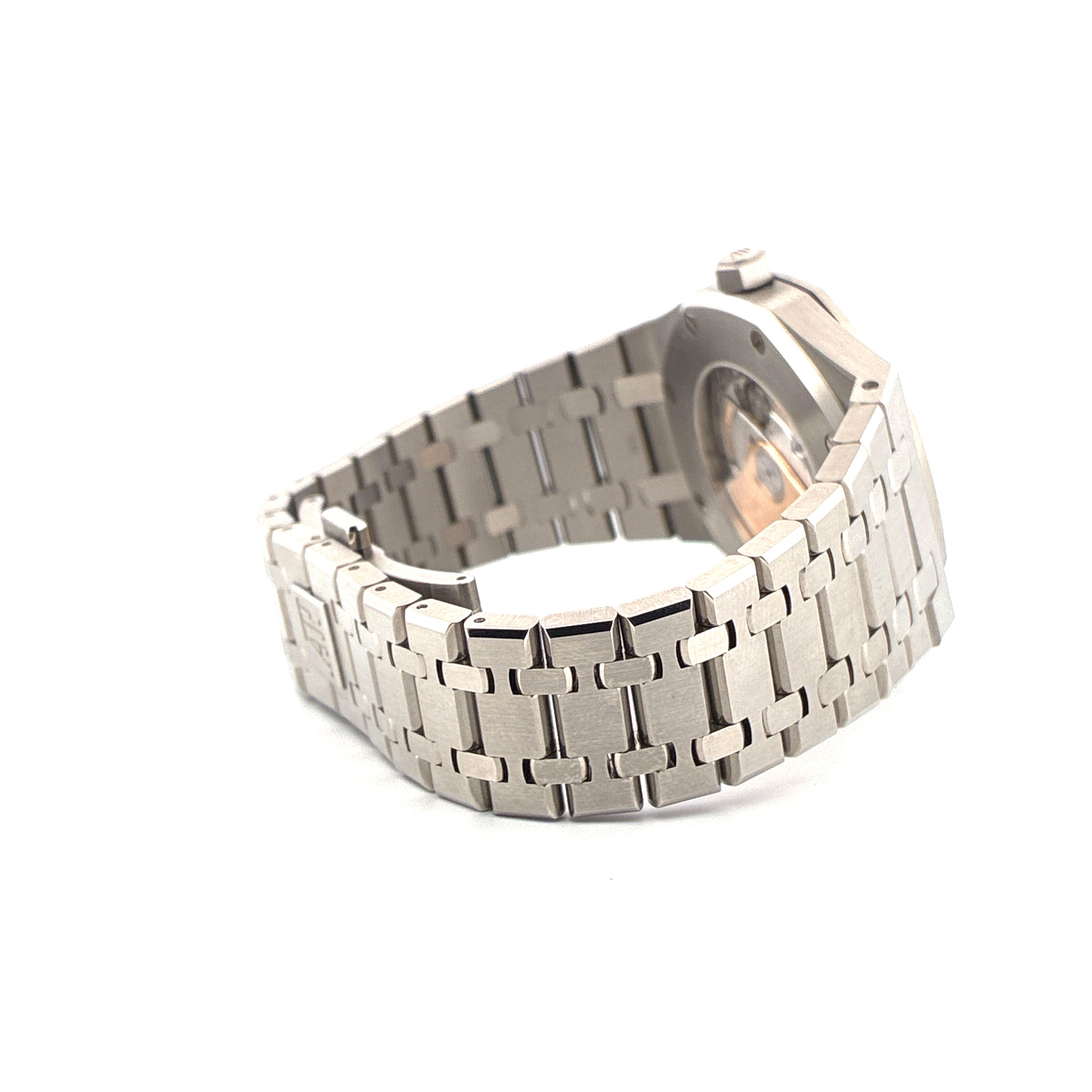 Audemars Piguet Royal Oak aus Edelstahl, Seitenansicht des Armbands und des Gehäuses auf weißem Hintergrund