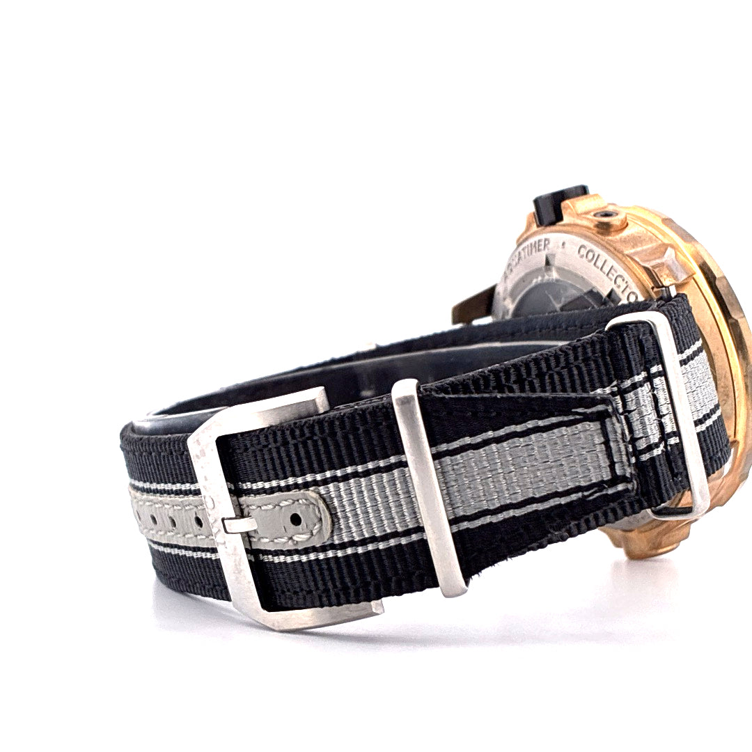 IWC Aquatimer Automatic Limited Edition 250 Uhrenarmband mit schwarzem und grauem Stoff sowie silberner Schließe, Nahaufnahme